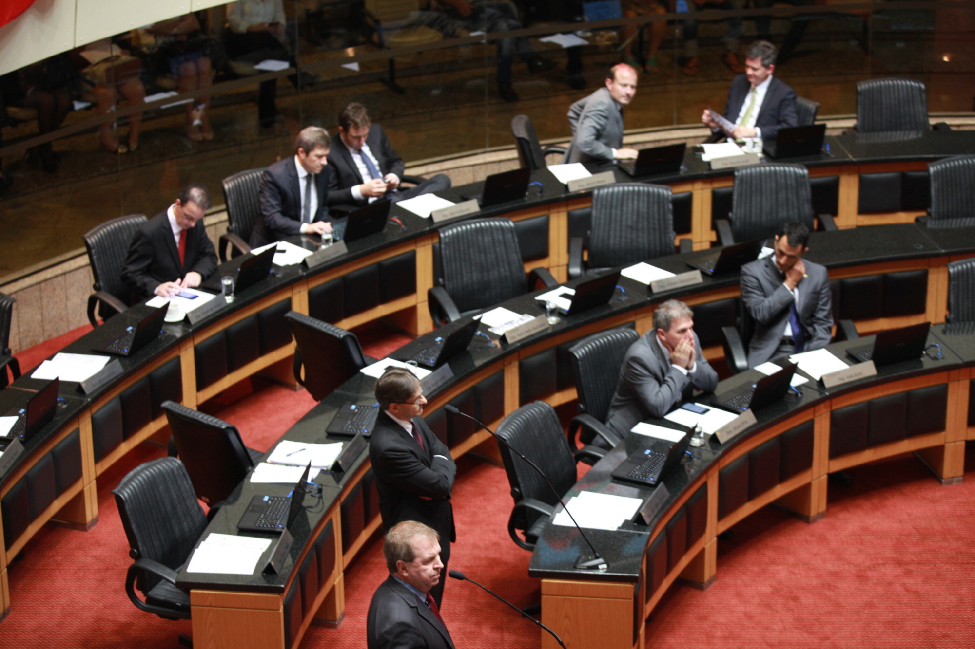 Deputados apontam que queda no consumo está na origem da crise do leite
