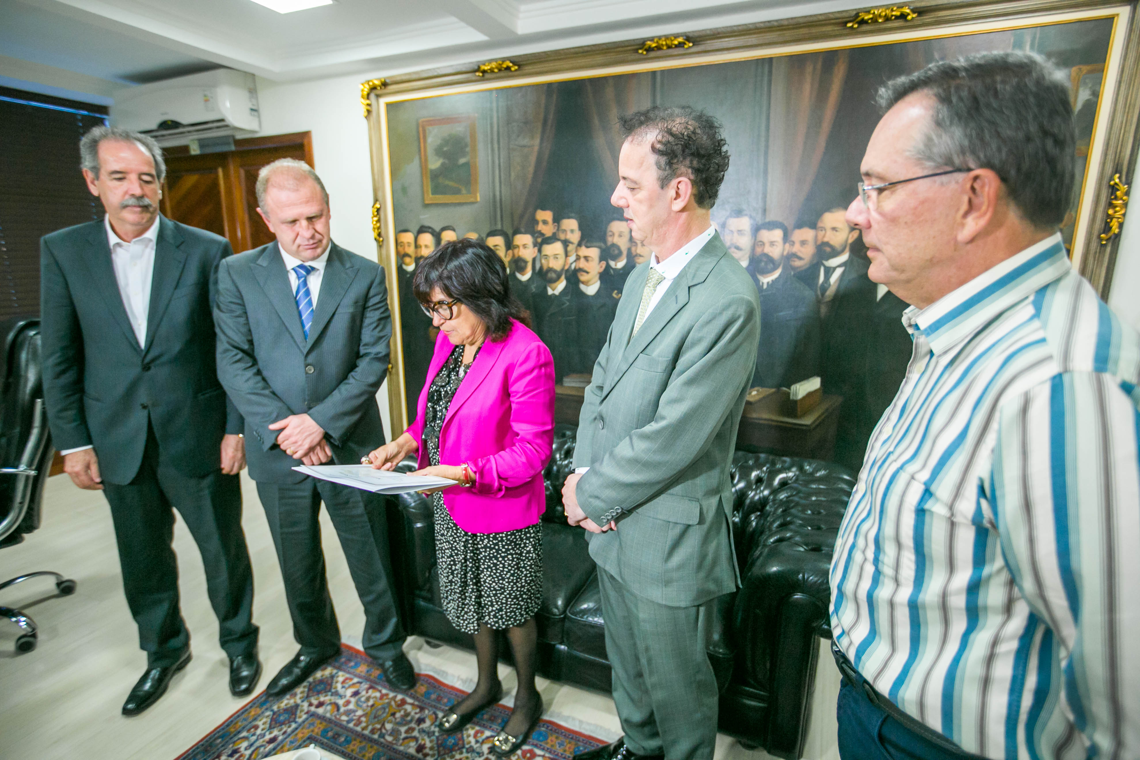 Entrega de Moção de Aplauso para Maria de Lurdes Souza do Programa Reviver
