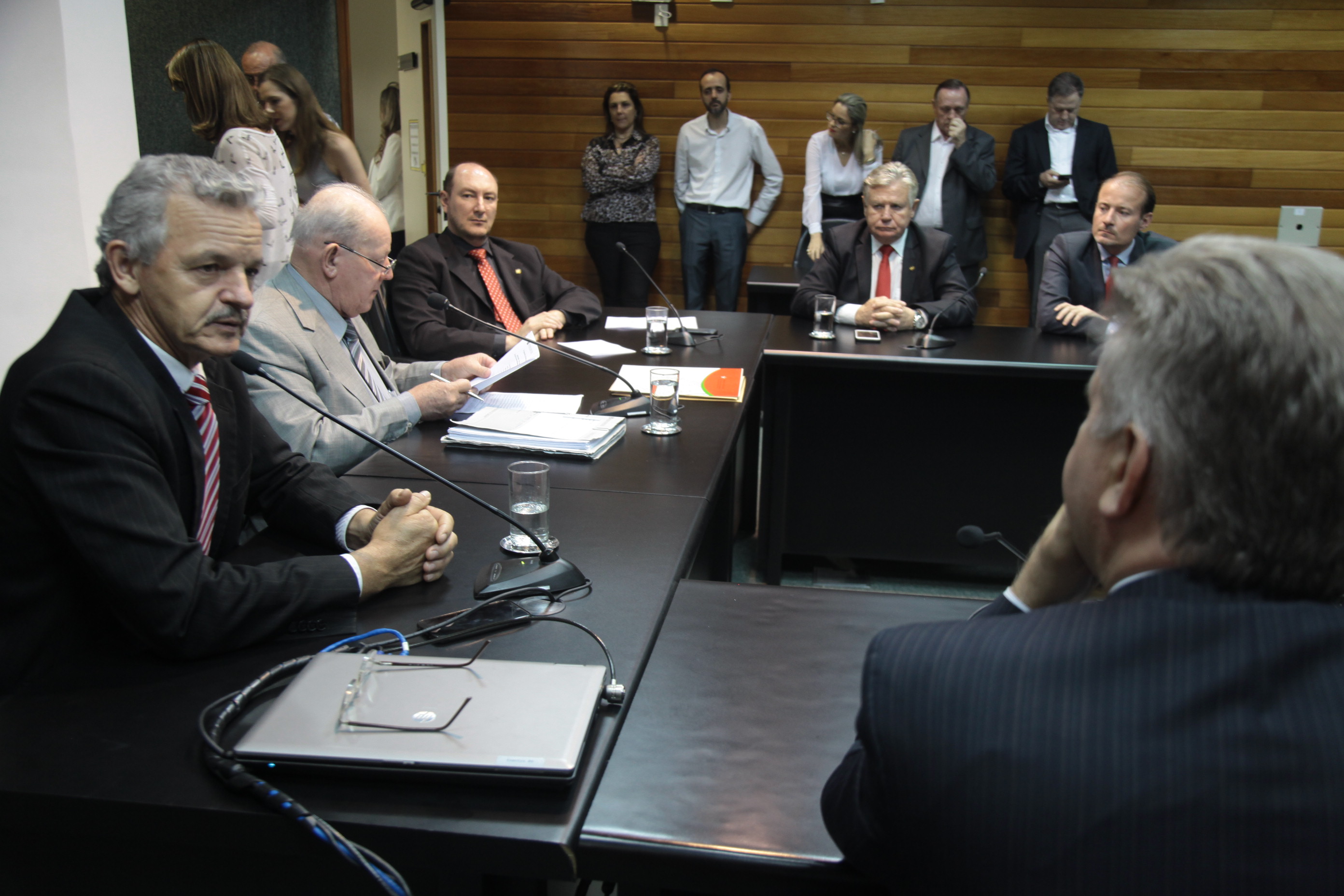 Comissão Especial discute alterações no Regimento Interno da Alesc.