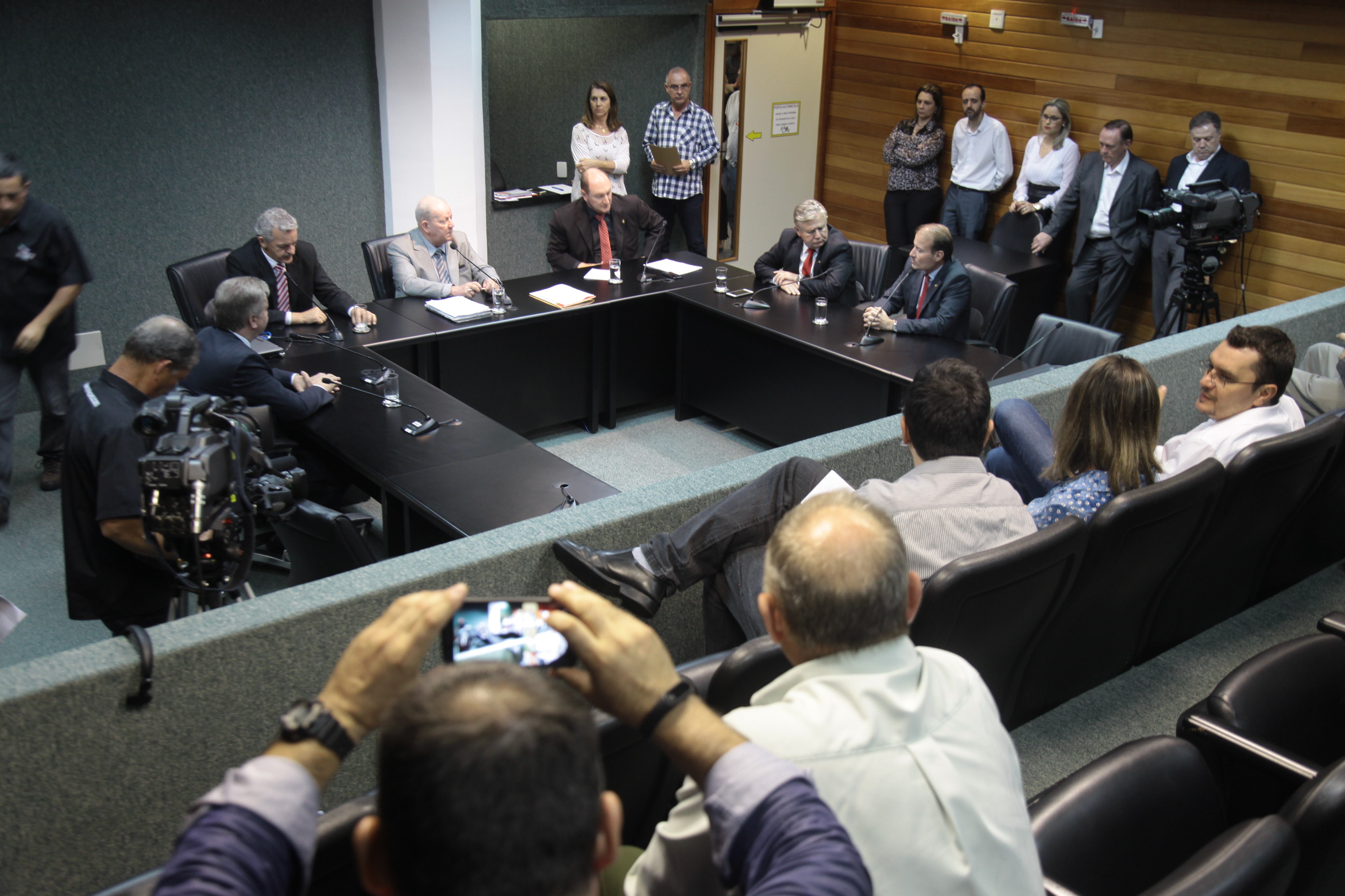 Comissão Especial discute alterações no Regimento Interno da Alesc.