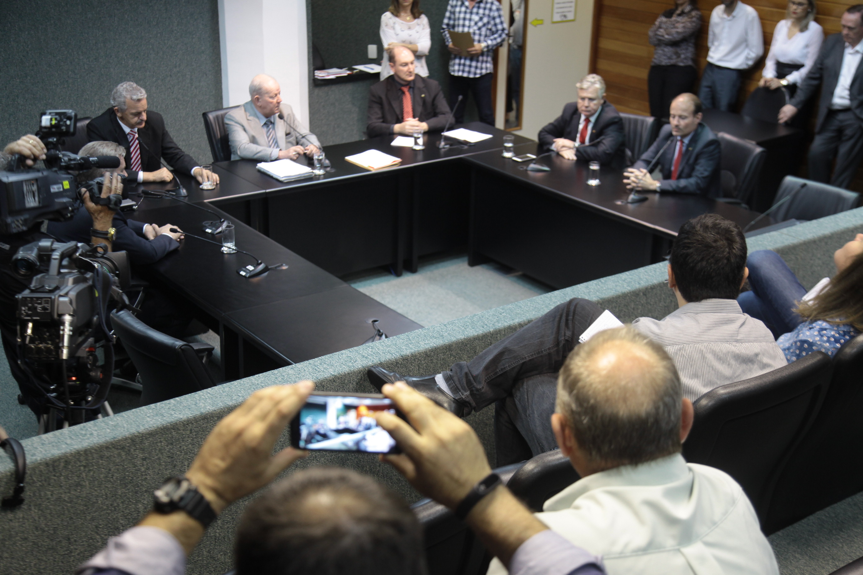 Comissão Especial discute alterações no Regimento Interno da Alesc.