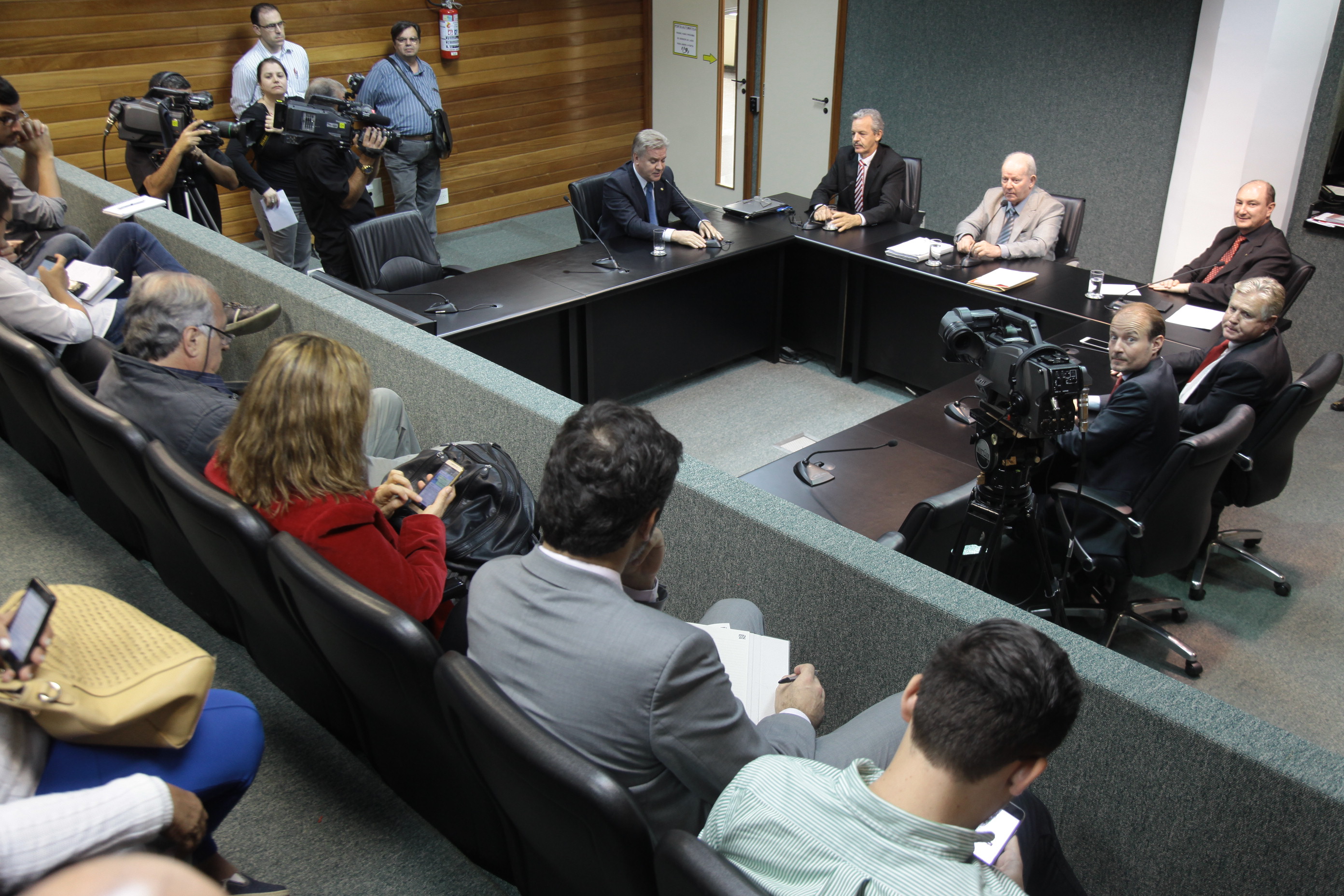 Comissão Especial discute alterações no Regimento Interno da Alesc.