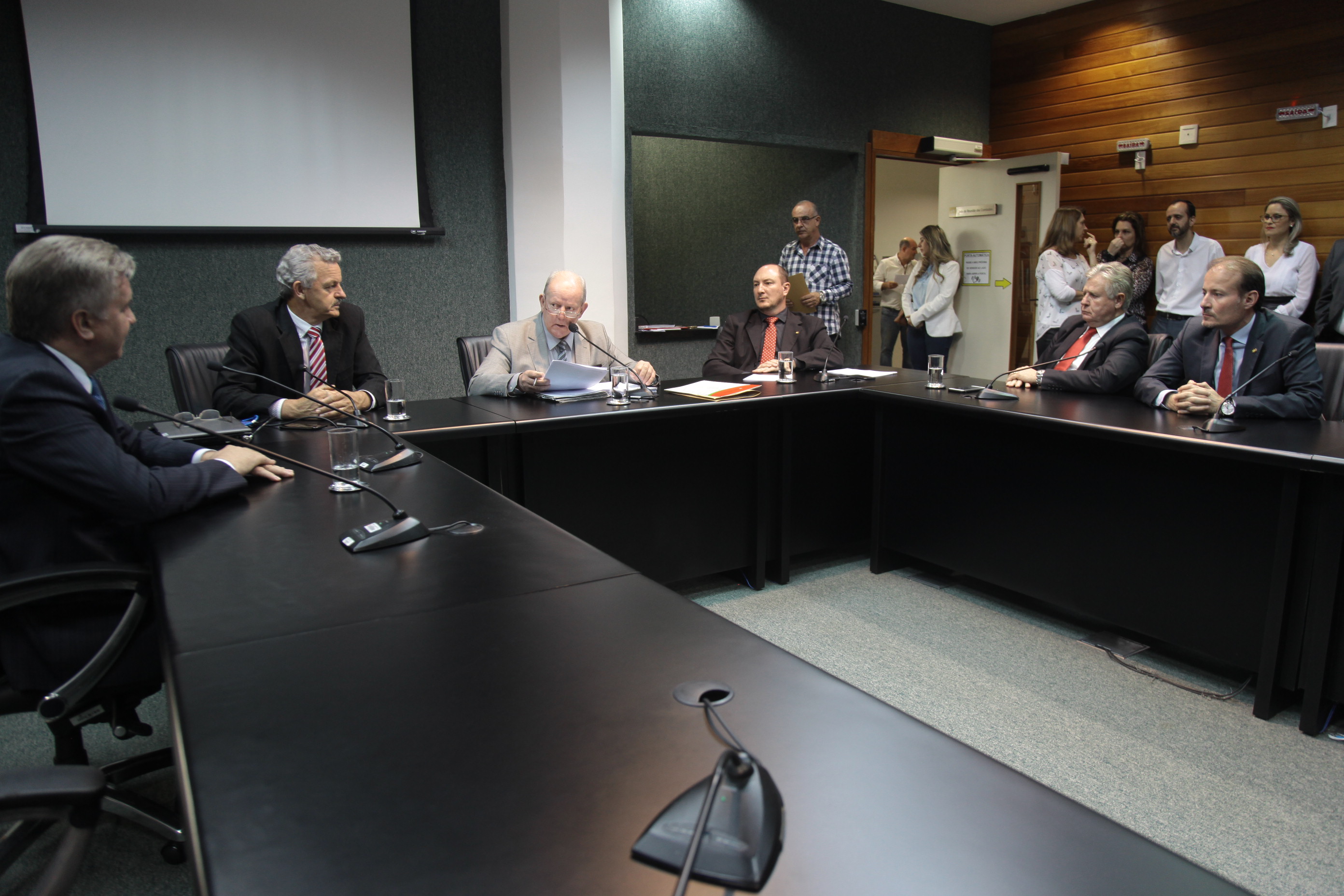 Comissão Especial discute alterações no Regimento Interno da Alesc