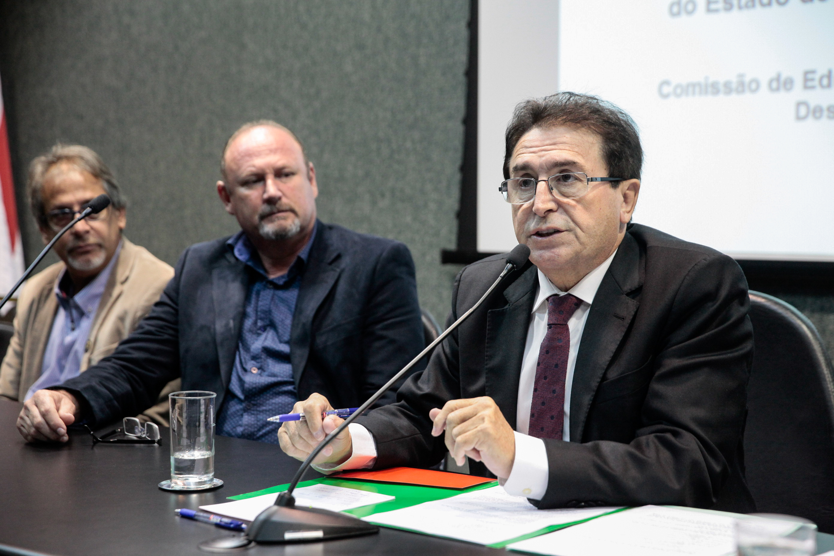 Deputado Antônio Aguiar (PMDB). Comissão de Educação, Cultura e Desporto.