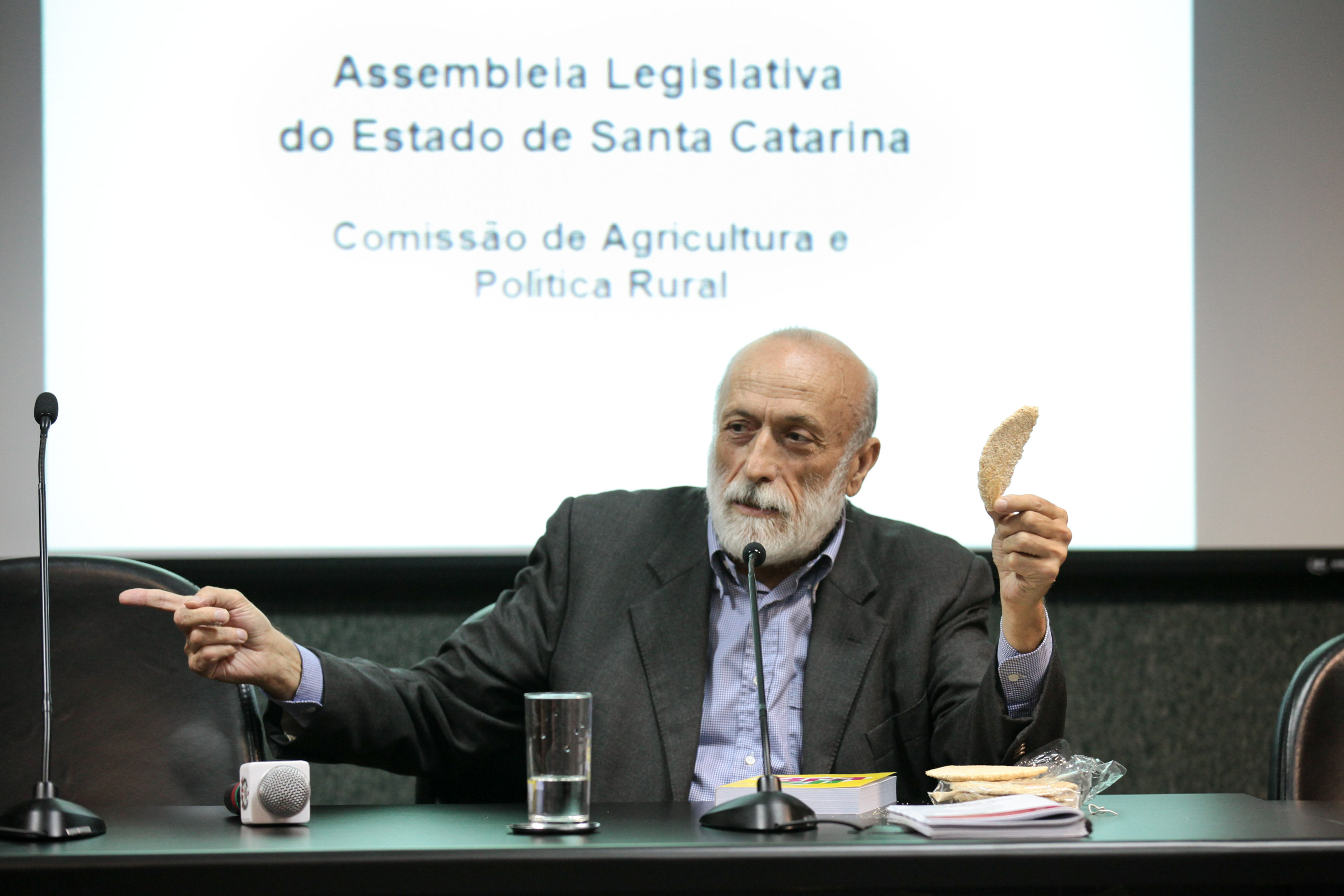 Carlo Petrini, fundador do Slow Food. Seminário sobre Alimentação. Agricultura e Mudanças Climáticas.