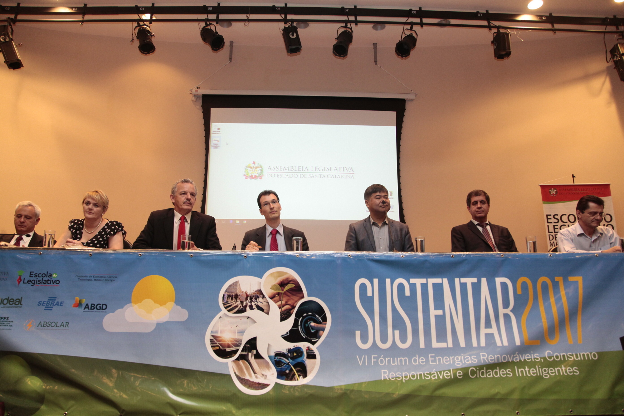 Políticas públicas em energias renováveis marcam abertura do Sustentar 2017