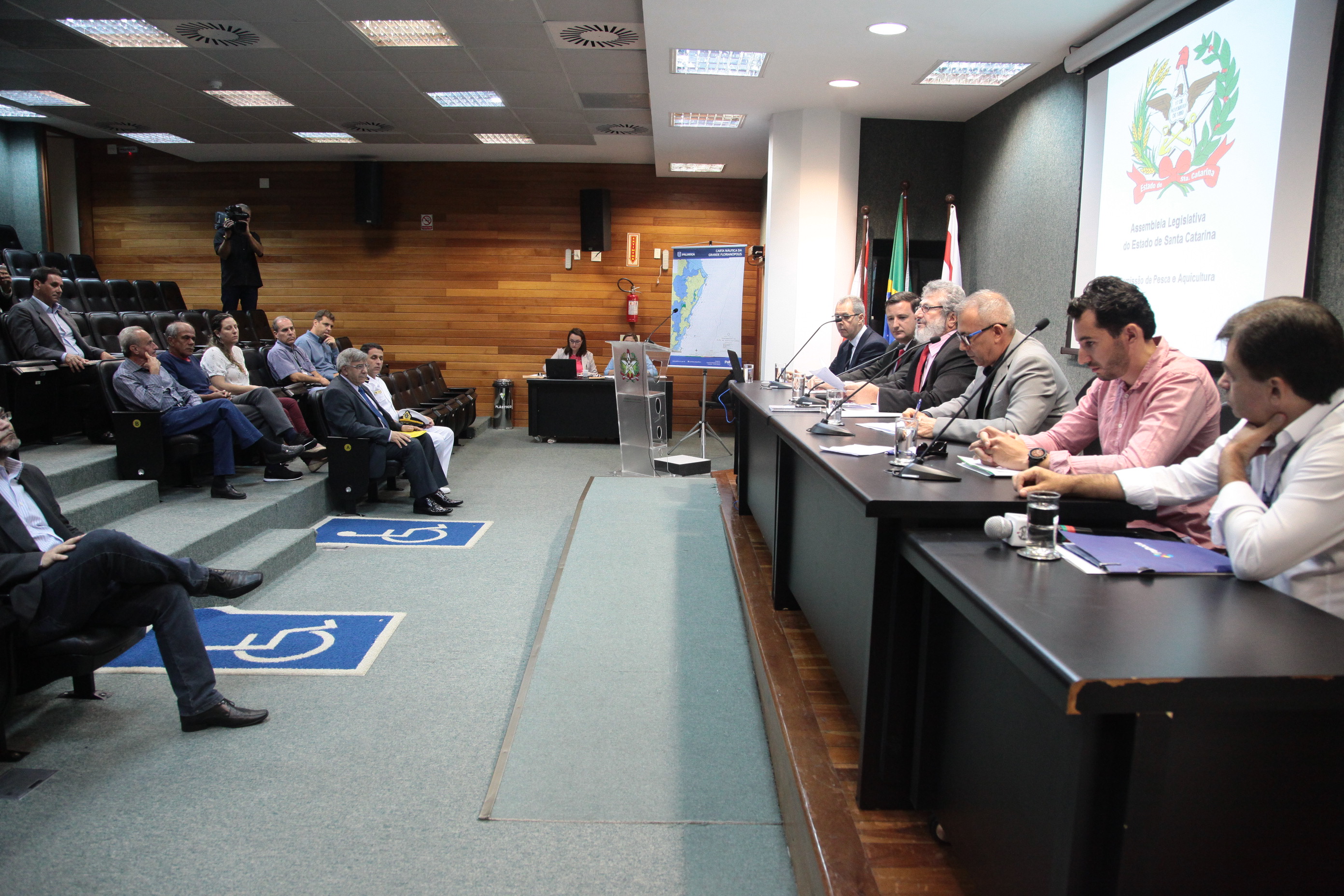 Audiência Pública  para Debater  Atividades das Embarcações Pesqueiras Artesanais na Costa de SC