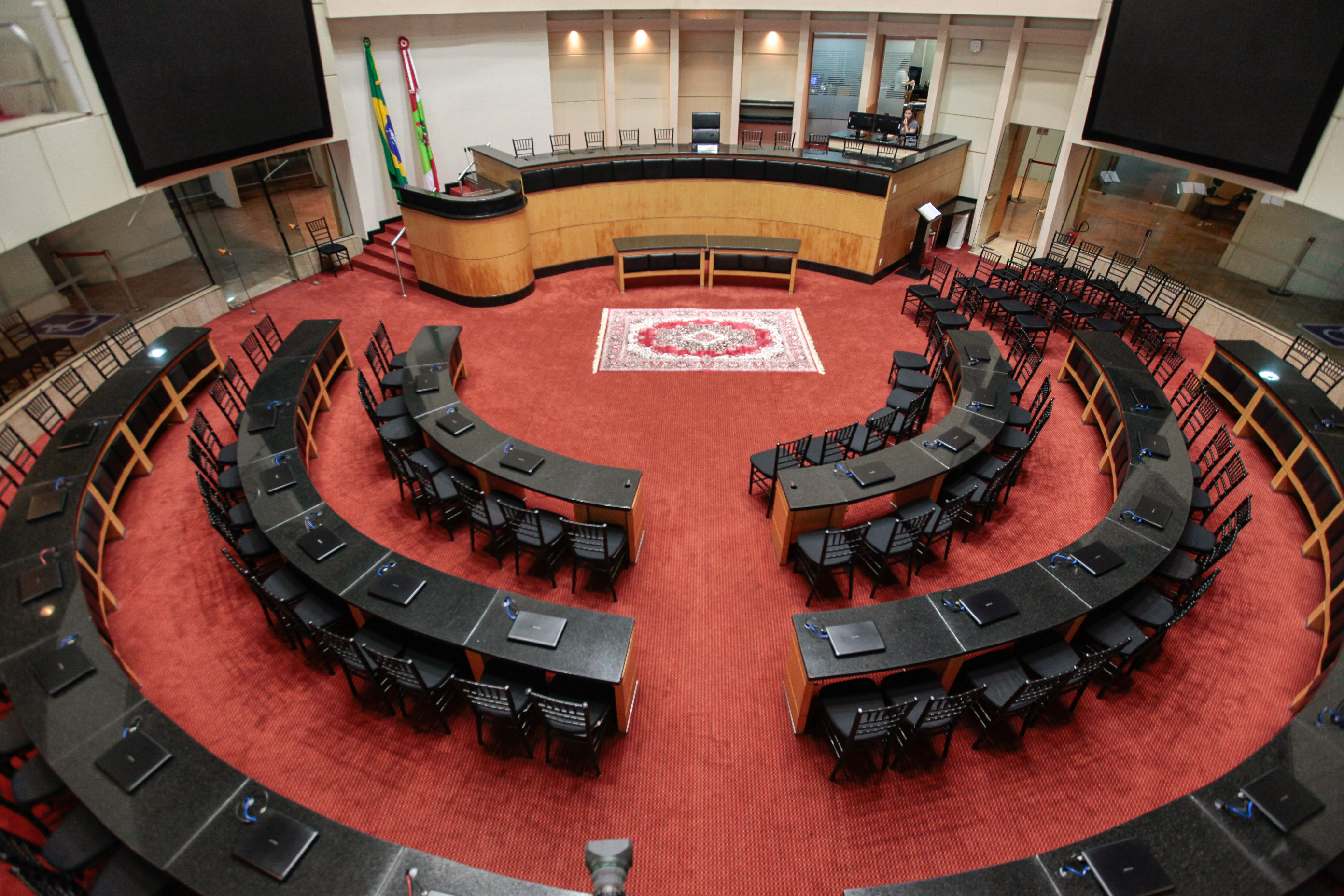 Plenário pronto para Comenda do Legislativo.