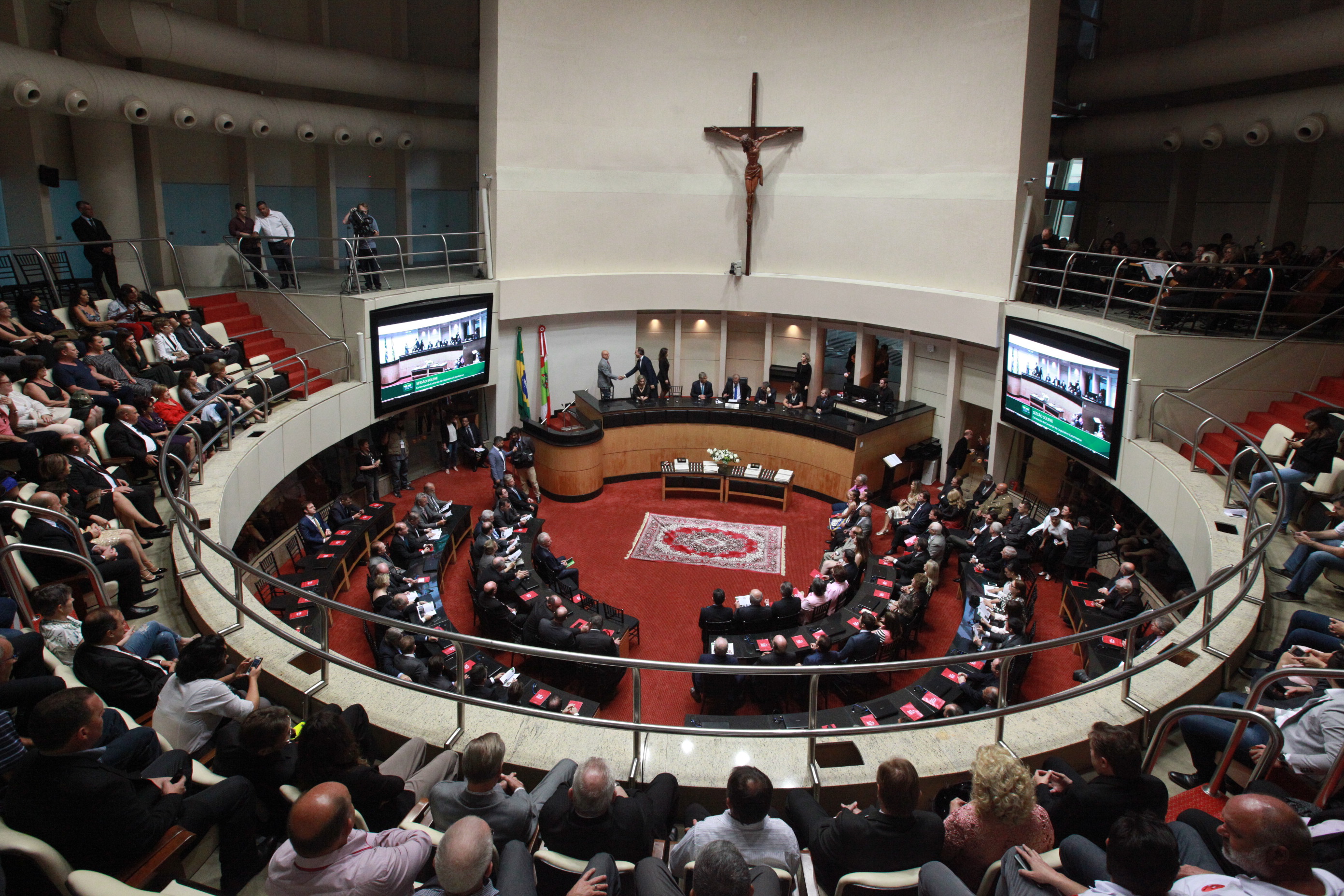 Sessão Solene de Concessão da Comenda do Legislativo Catarinense