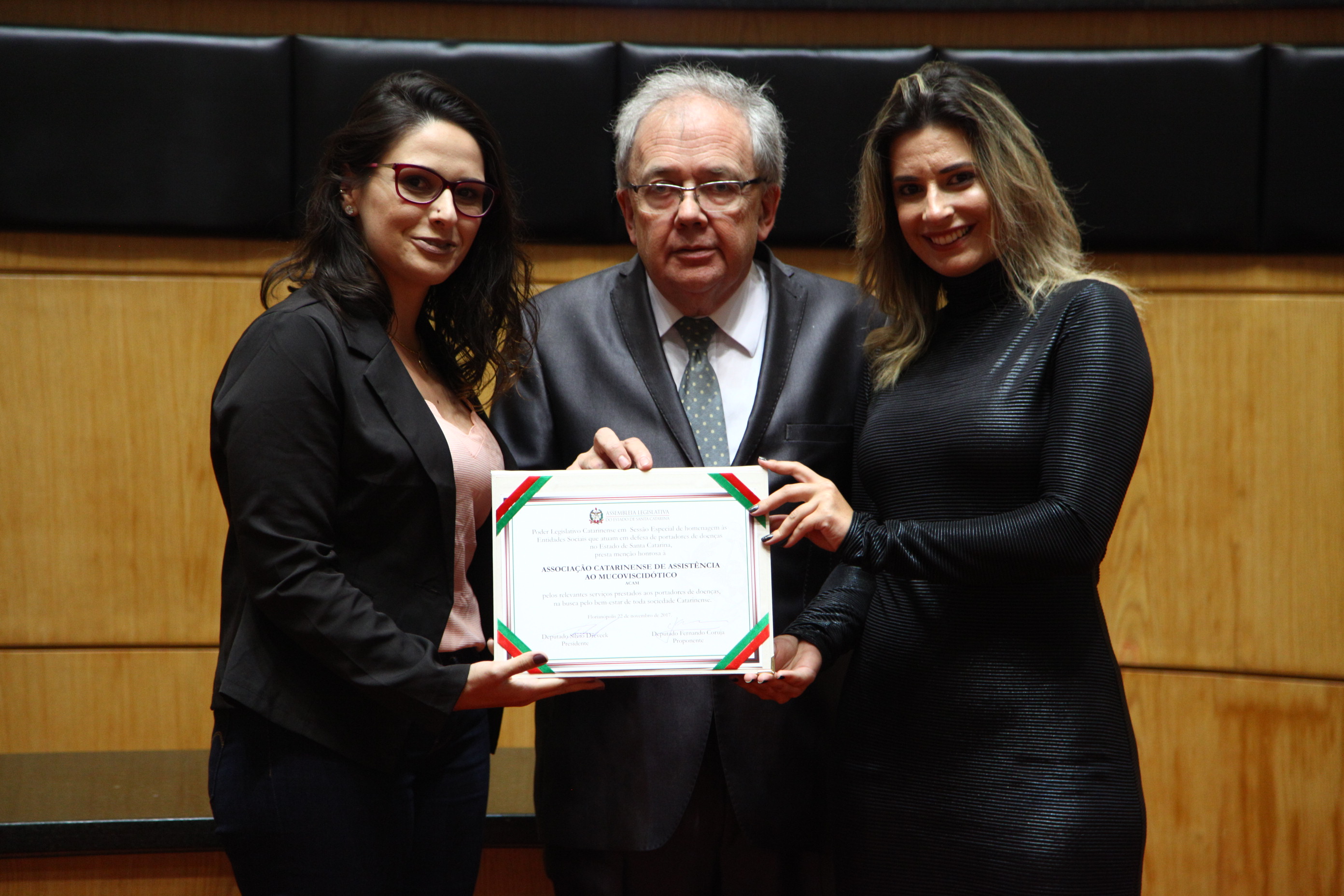 Homenagem às entidades sociais que atuam em defesa de portadores de doenças em SC