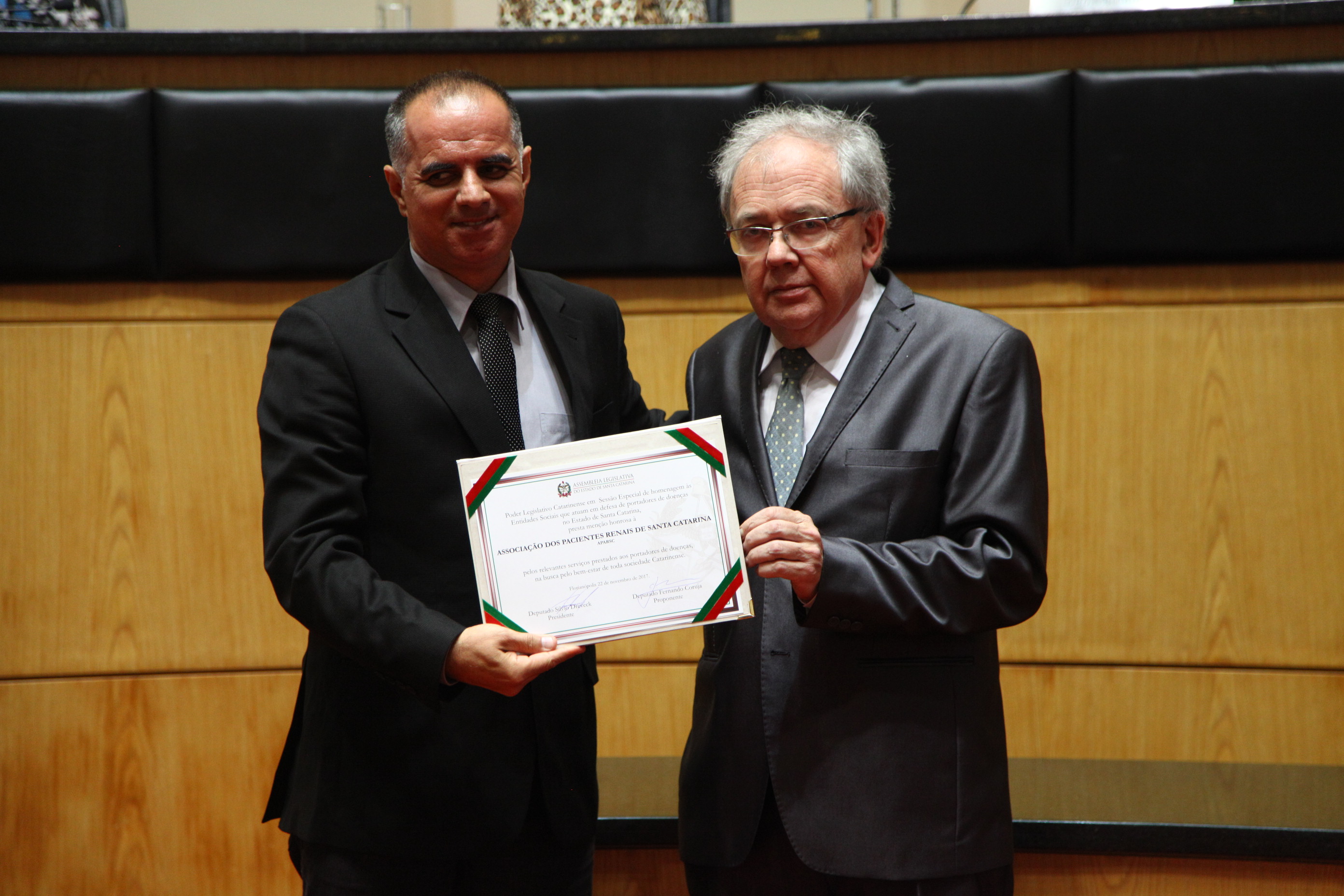 Homenagem às entidades sociais que atuam em defesa de portadores de doenças em SC