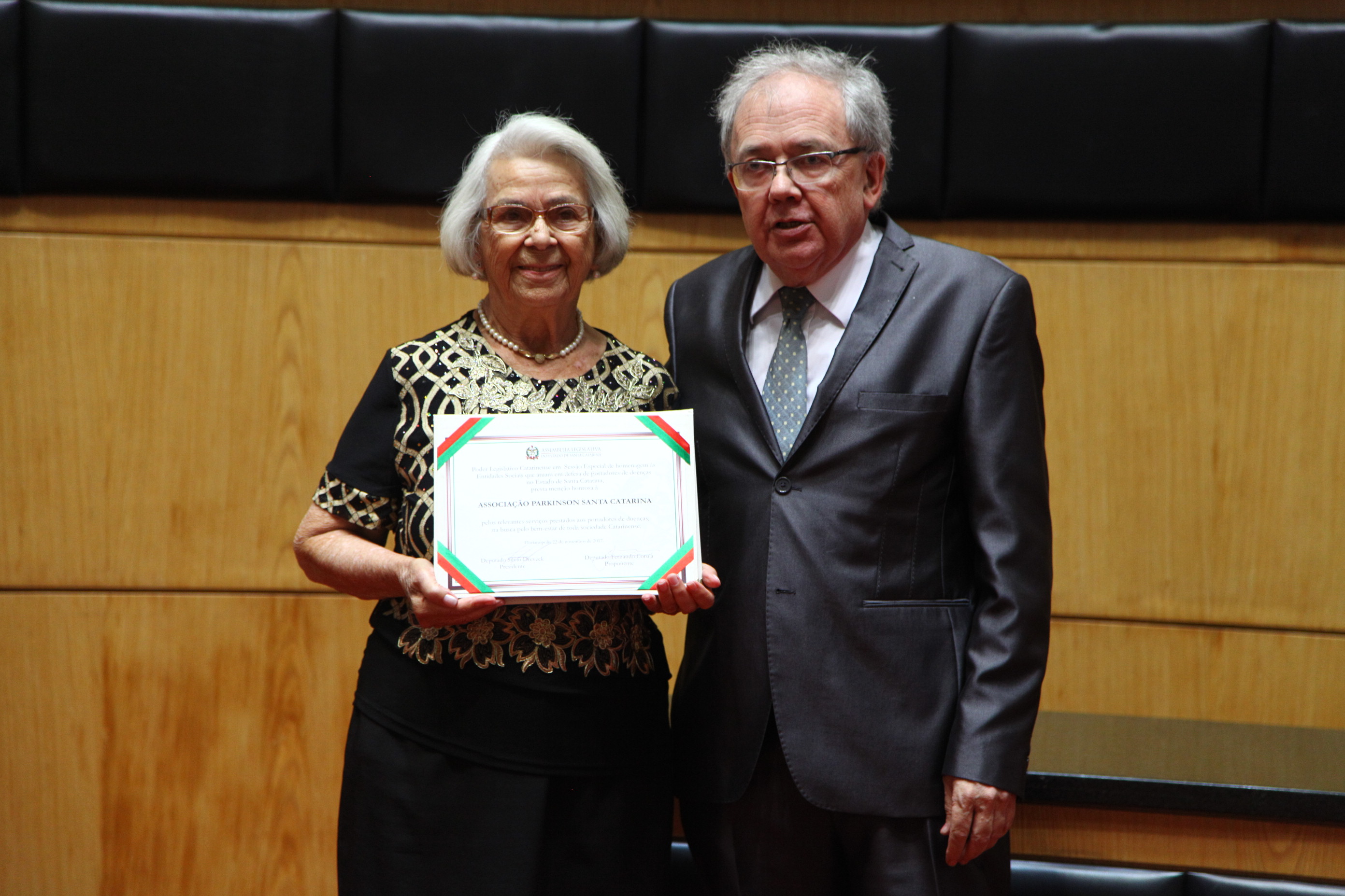 Homenagem às entidades sociais que atuam em defesa de portadores de doenças em SC