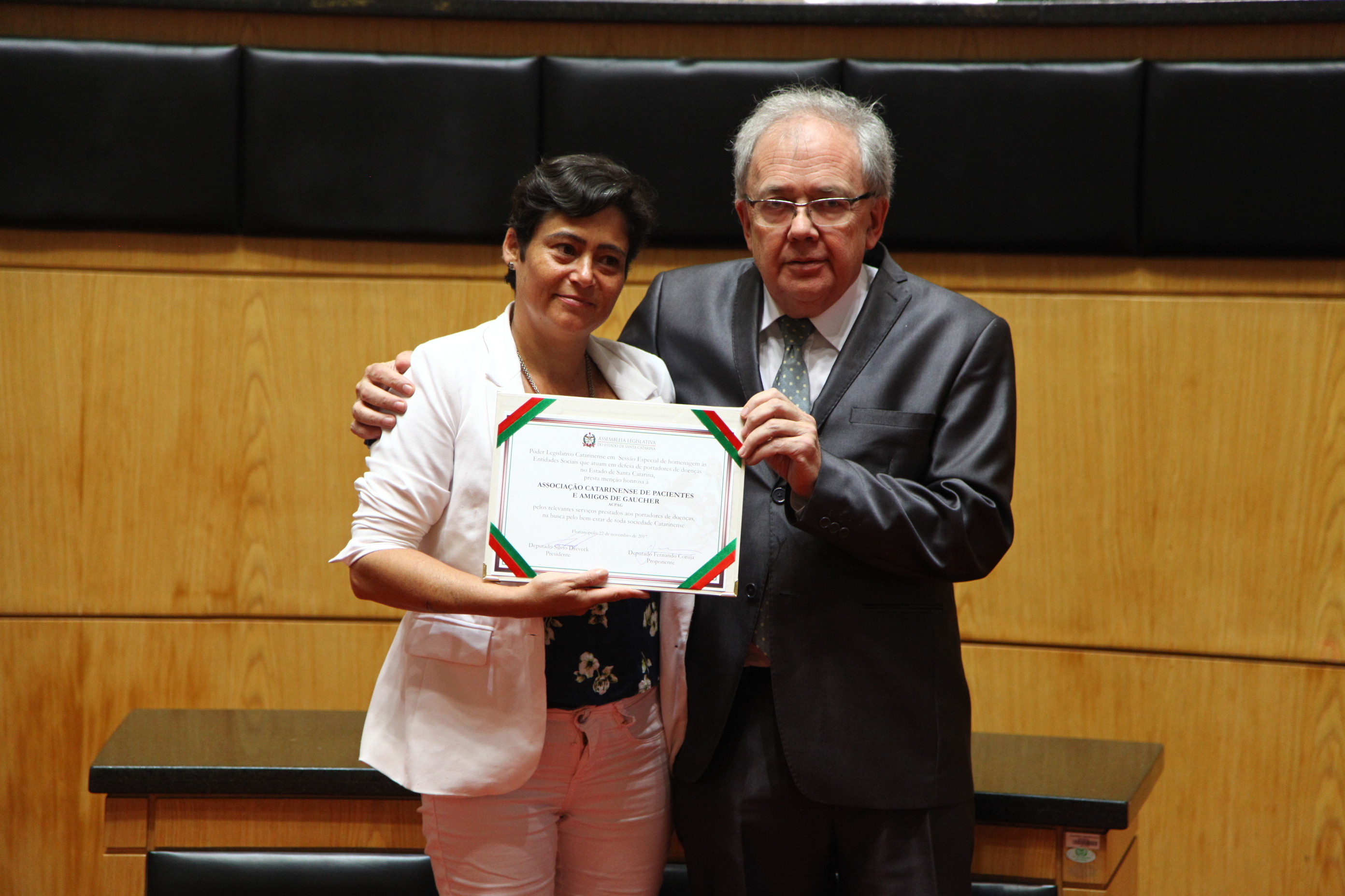 Homenagem às entidades sociais que atuam em defesa de portadores de doenças em SC