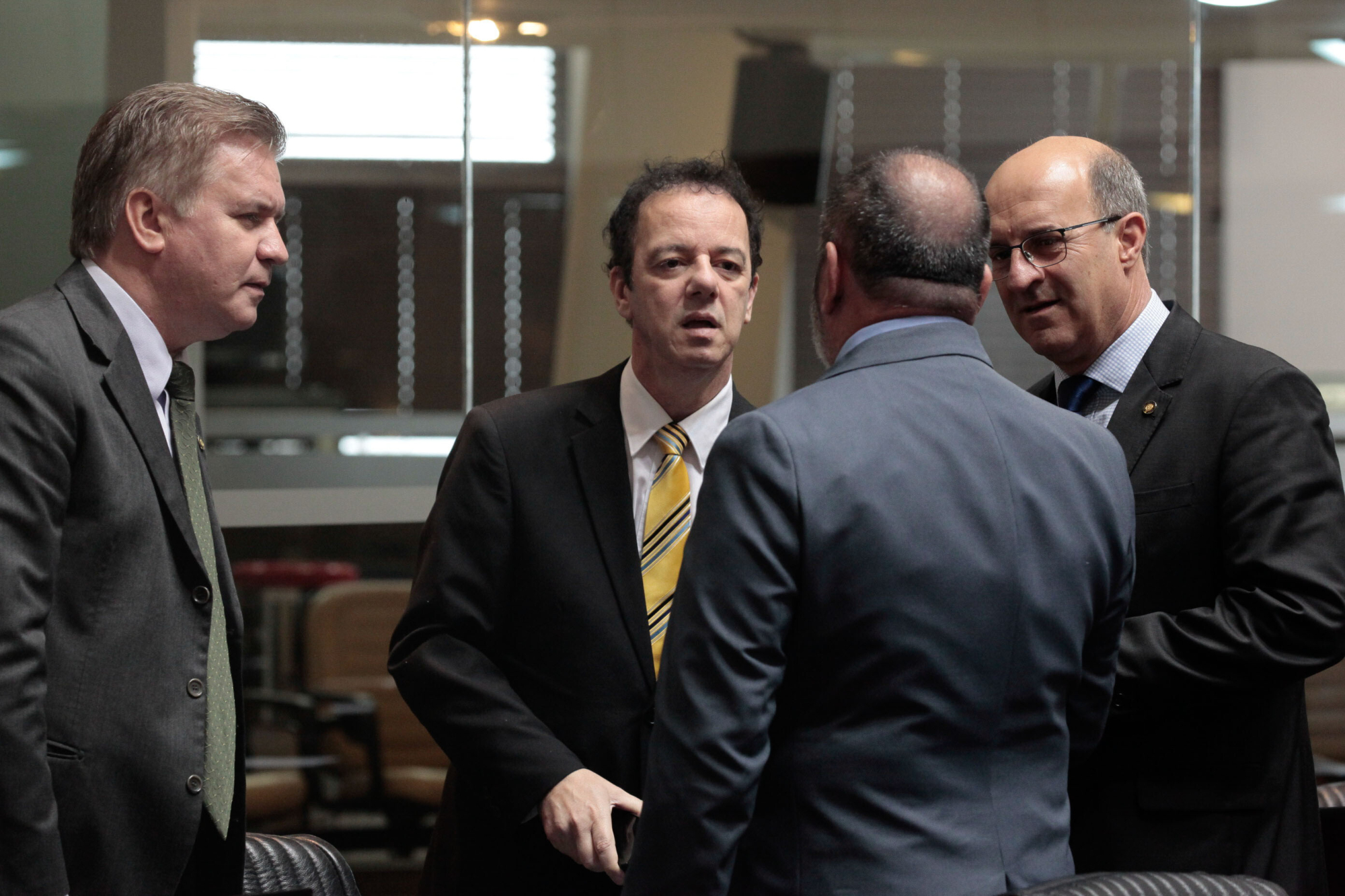 Deputados debatem caminhos para deter o aumento da criminalidade