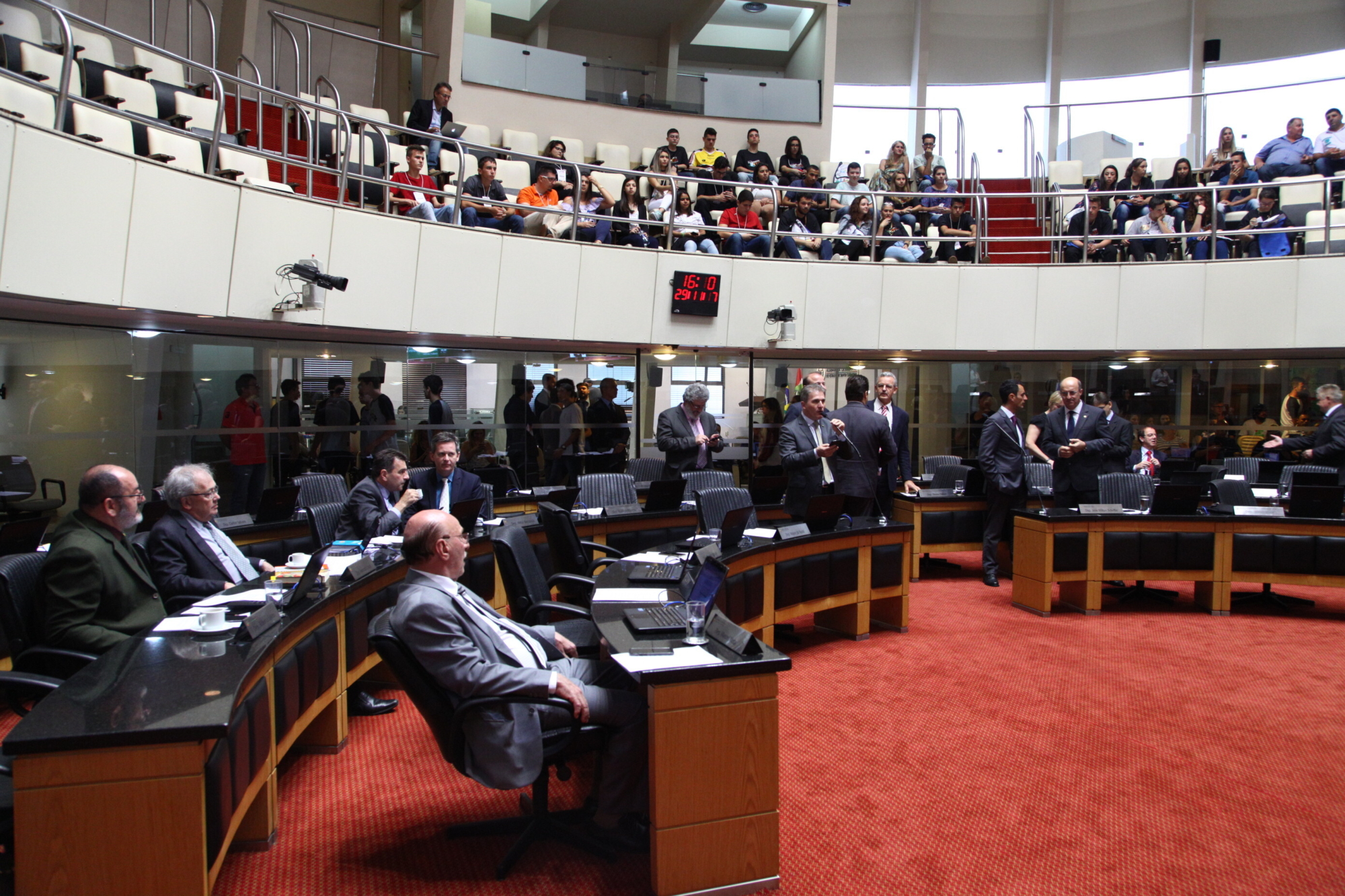 Deputados aprovam reestruturação administrativa do MP e reajuste a servidores