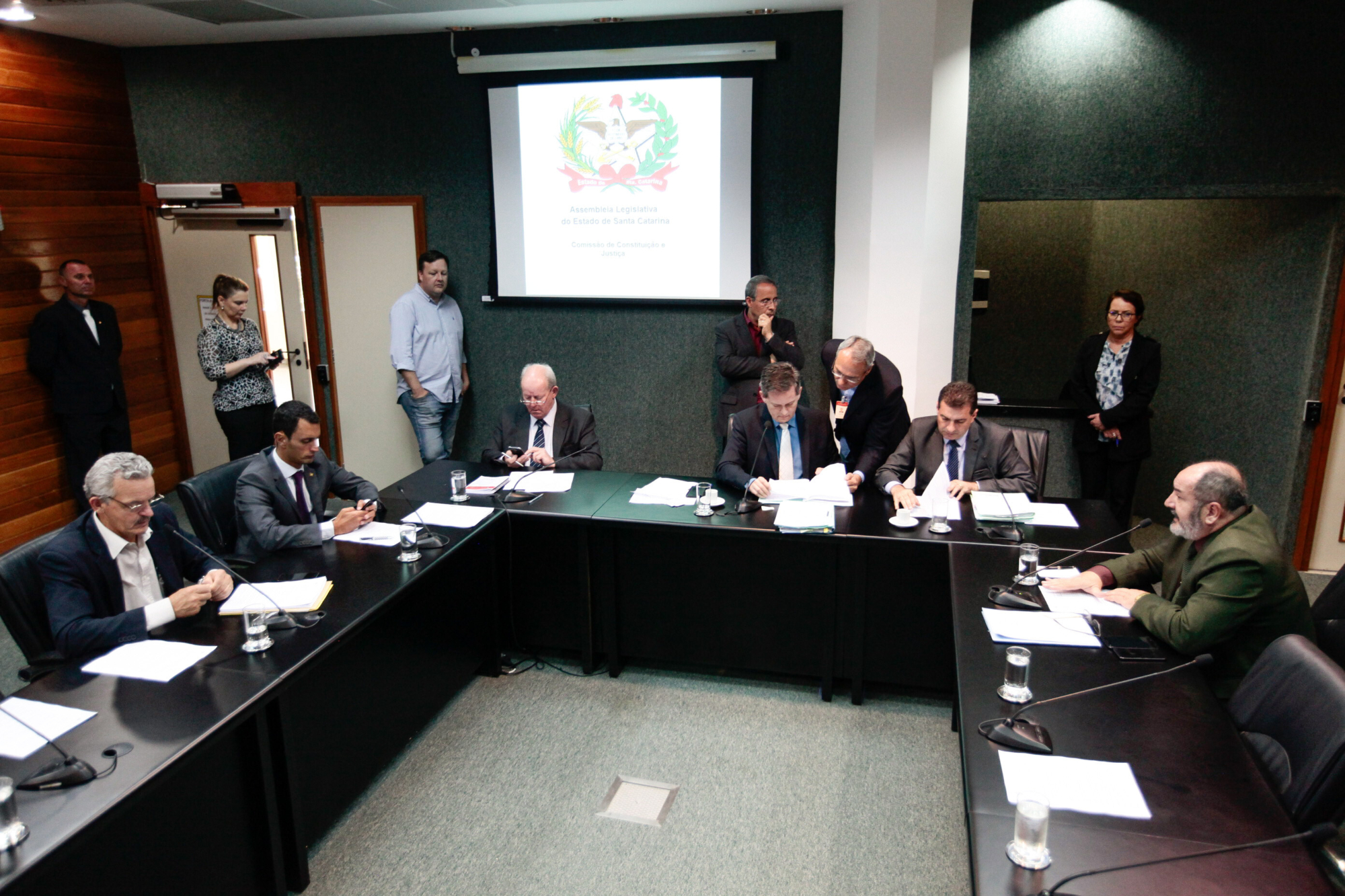 CCJ vota PLs sobre parcelamento do solo e violência contra mulher