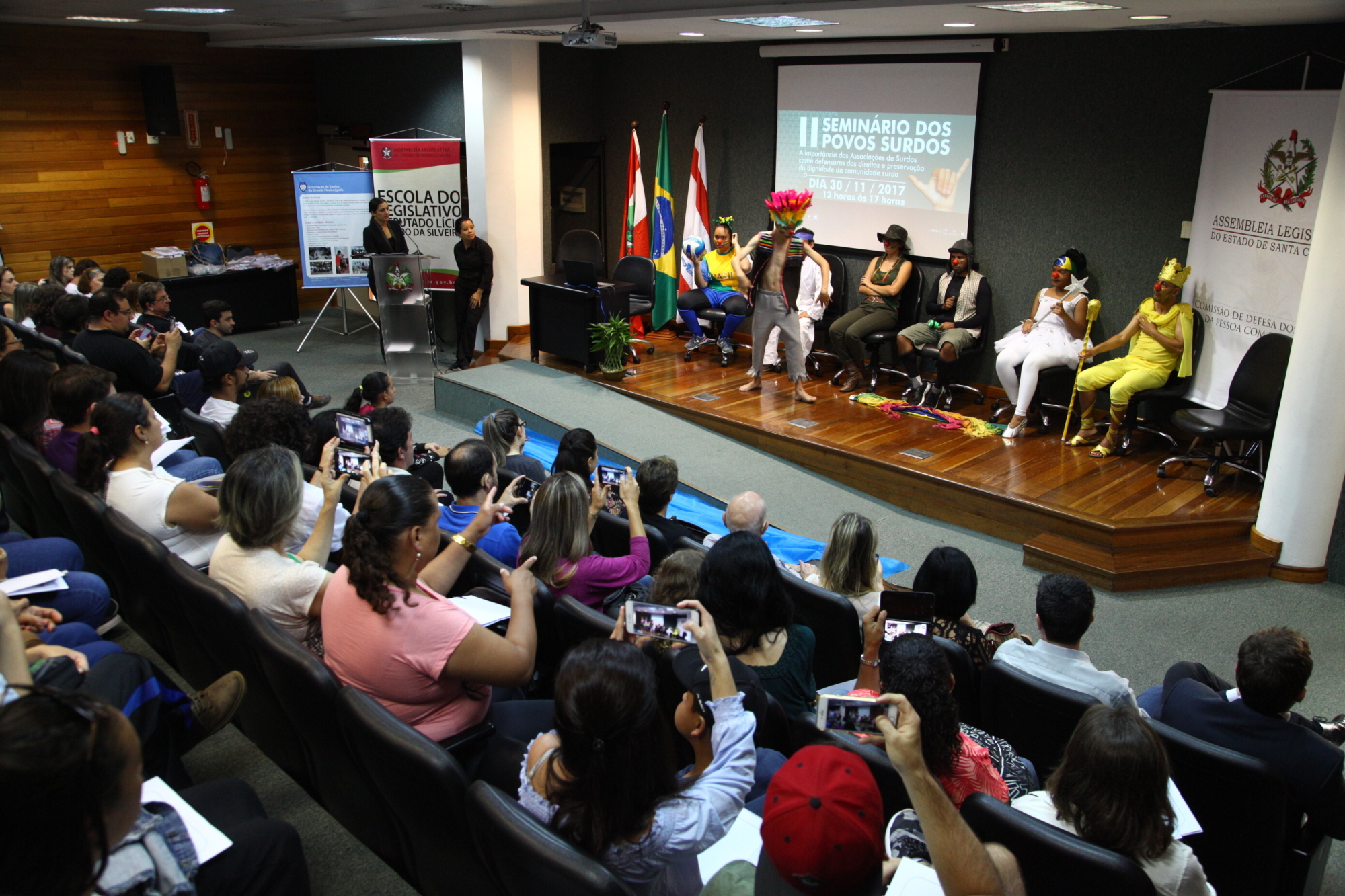 Seminário discute importância das associações na inclusão dos surdos