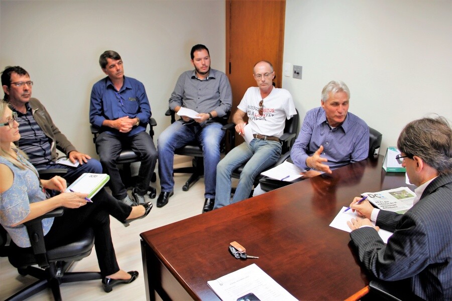 Saretta recebe lideranças que pedem a manutenção do Hospital Santa Tereza