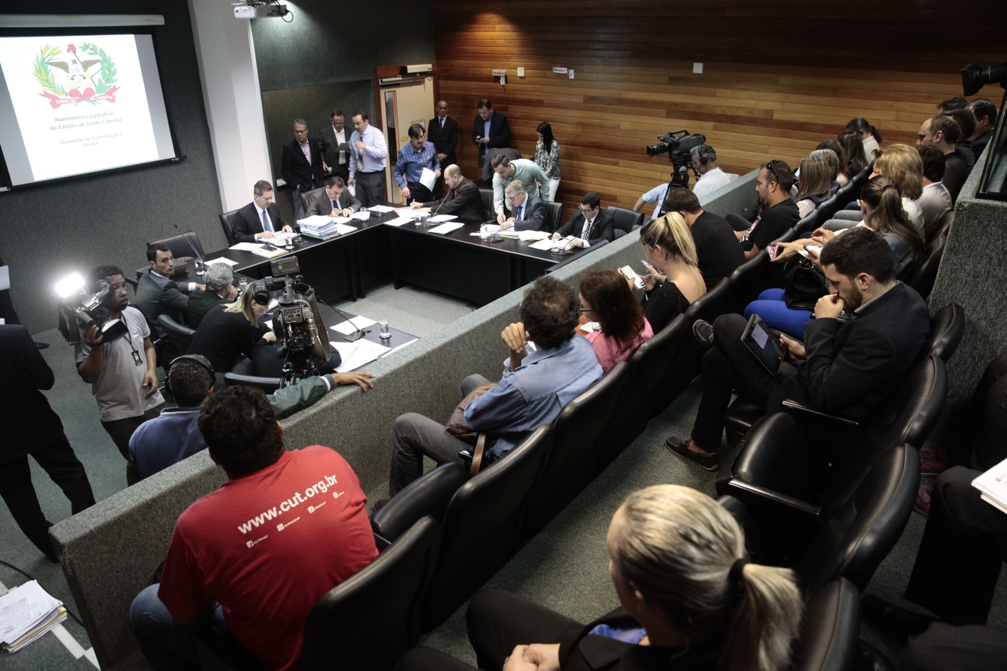 CCJ aprova restituição do IPVA de veículo roubado