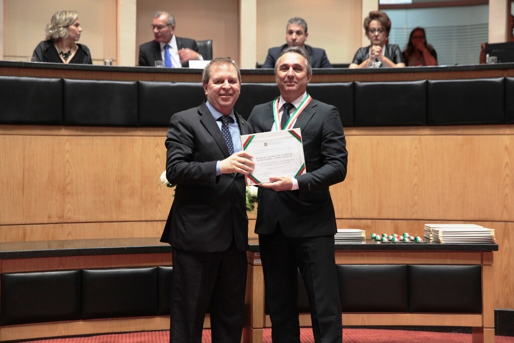 Eskudlark homenageia Unoesc São Miguel com a Comenda do Legislativo