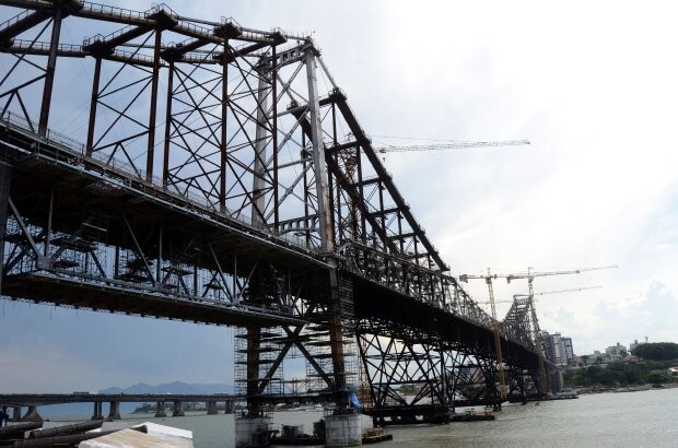 Parlamentares visitam obra de recuperação da Ponte Hercílio Luz