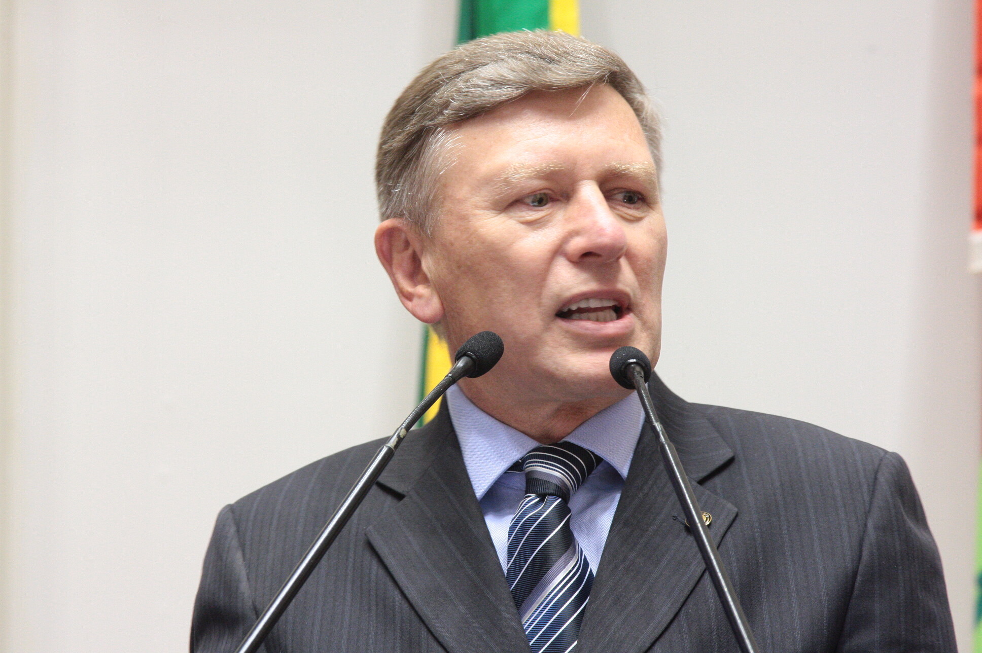 Aprovado projeto para identificar carros roubados em estacionamentos
