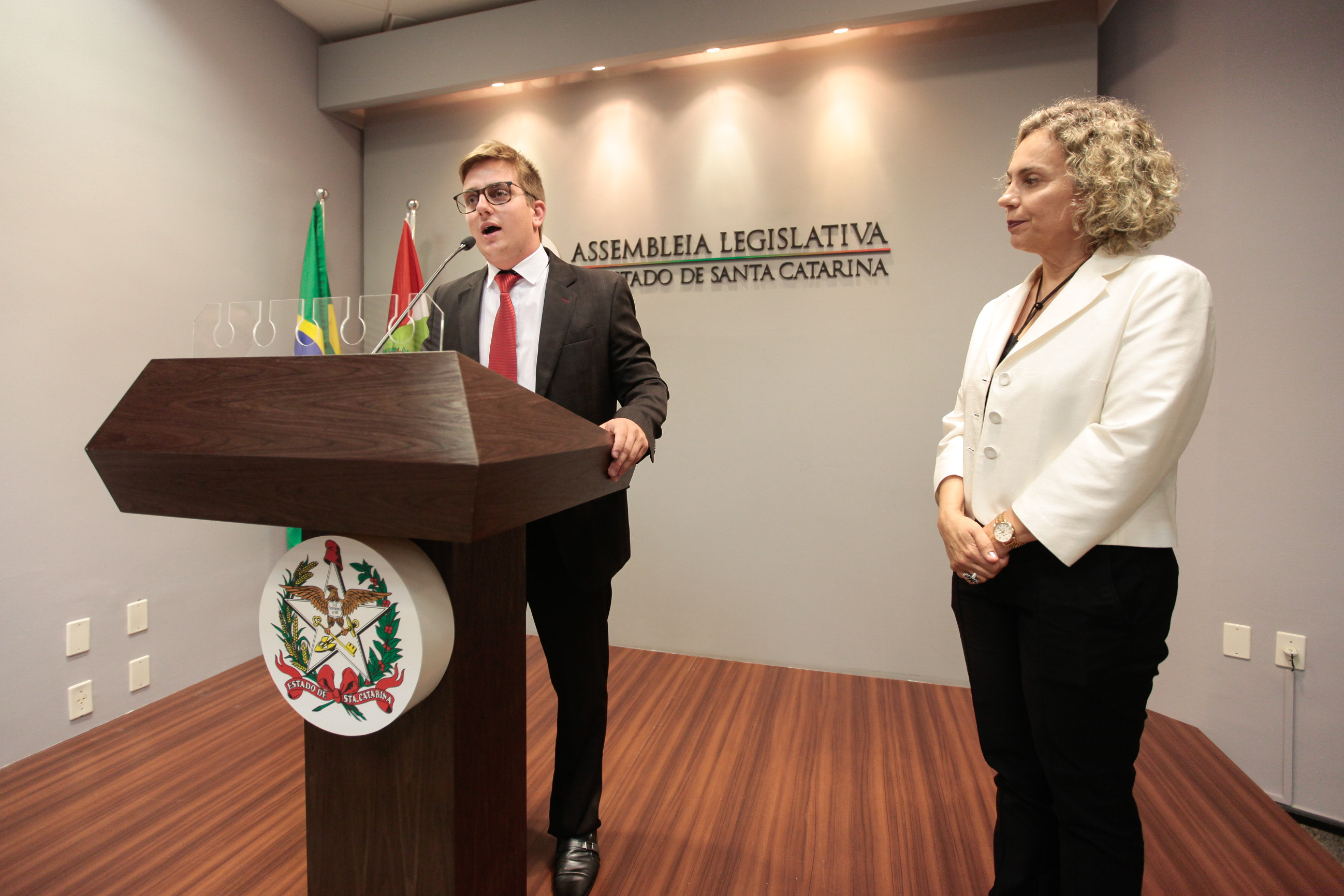 Moção honrosa ao presidente do legislativo mais jovem do Estado.
