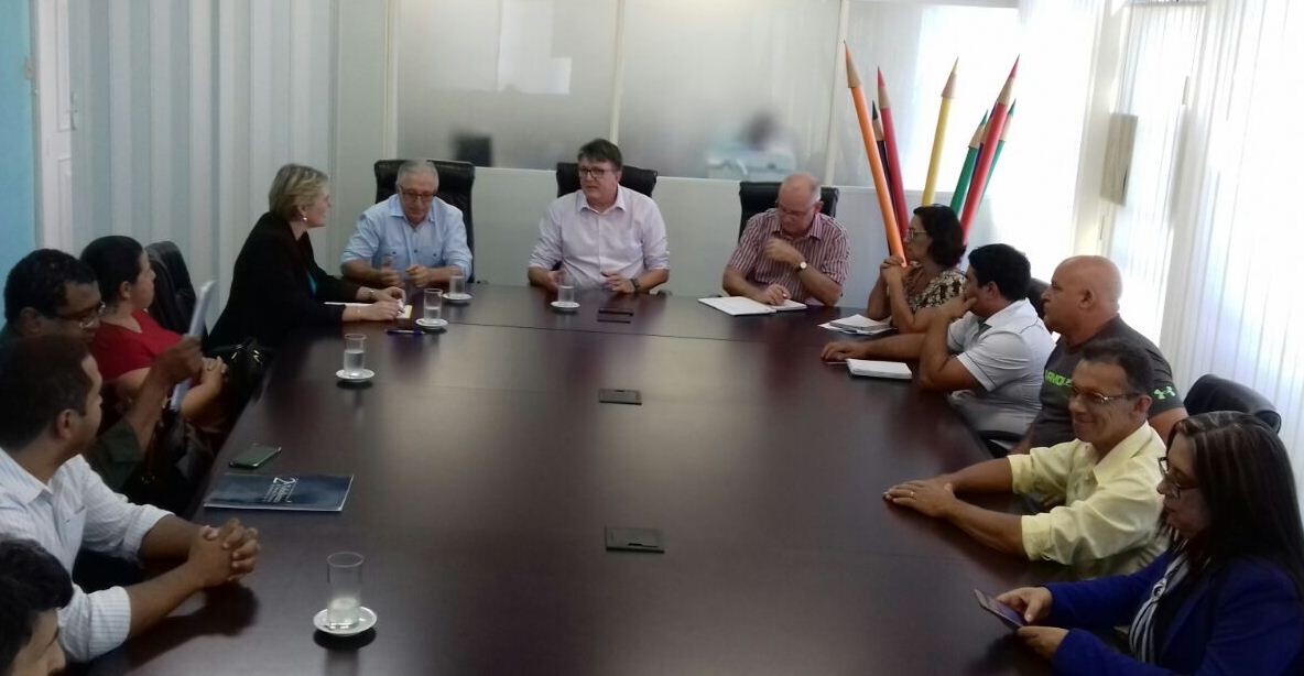 Deputada Luciane pressiona Secretaria da Educação para cumprir acordos