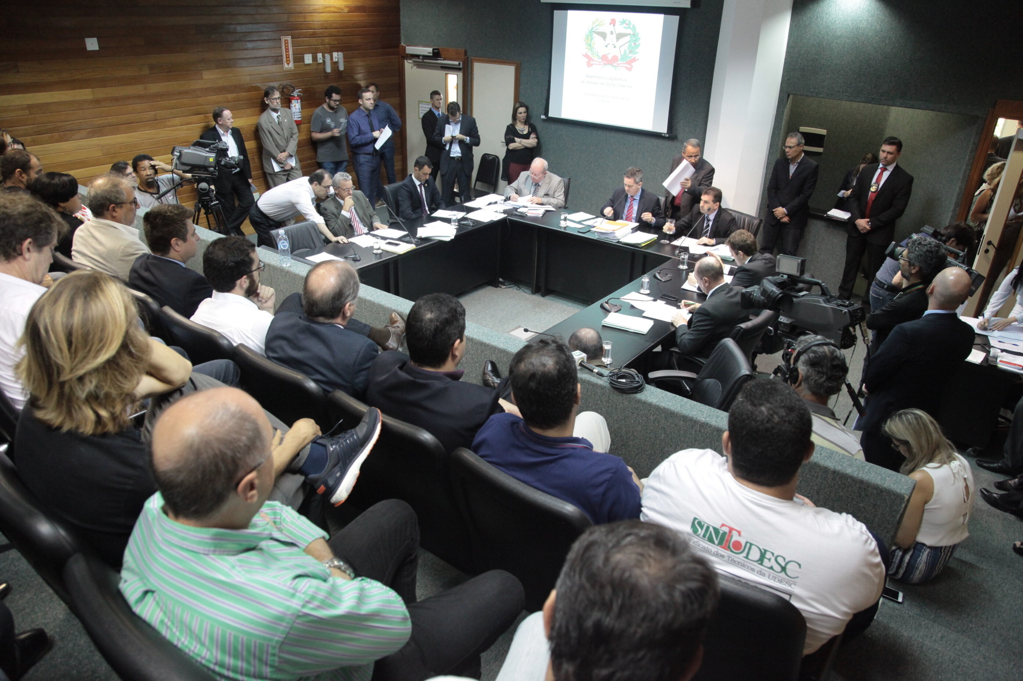 CCJ aprova reposição salarial aos servidores da Udesc