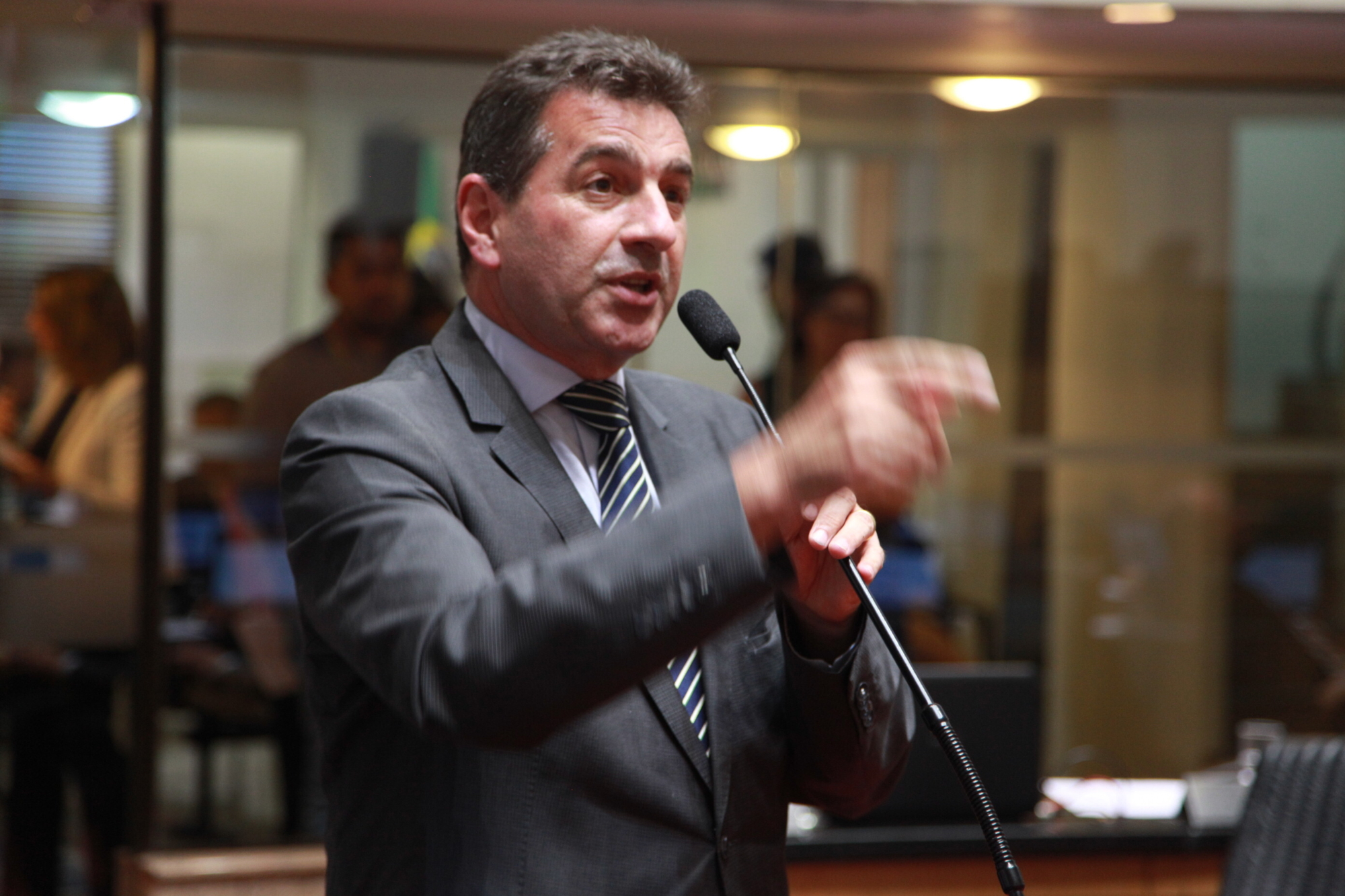 Aprovado projeto que destina parte do IPVA para manutenção de estradas