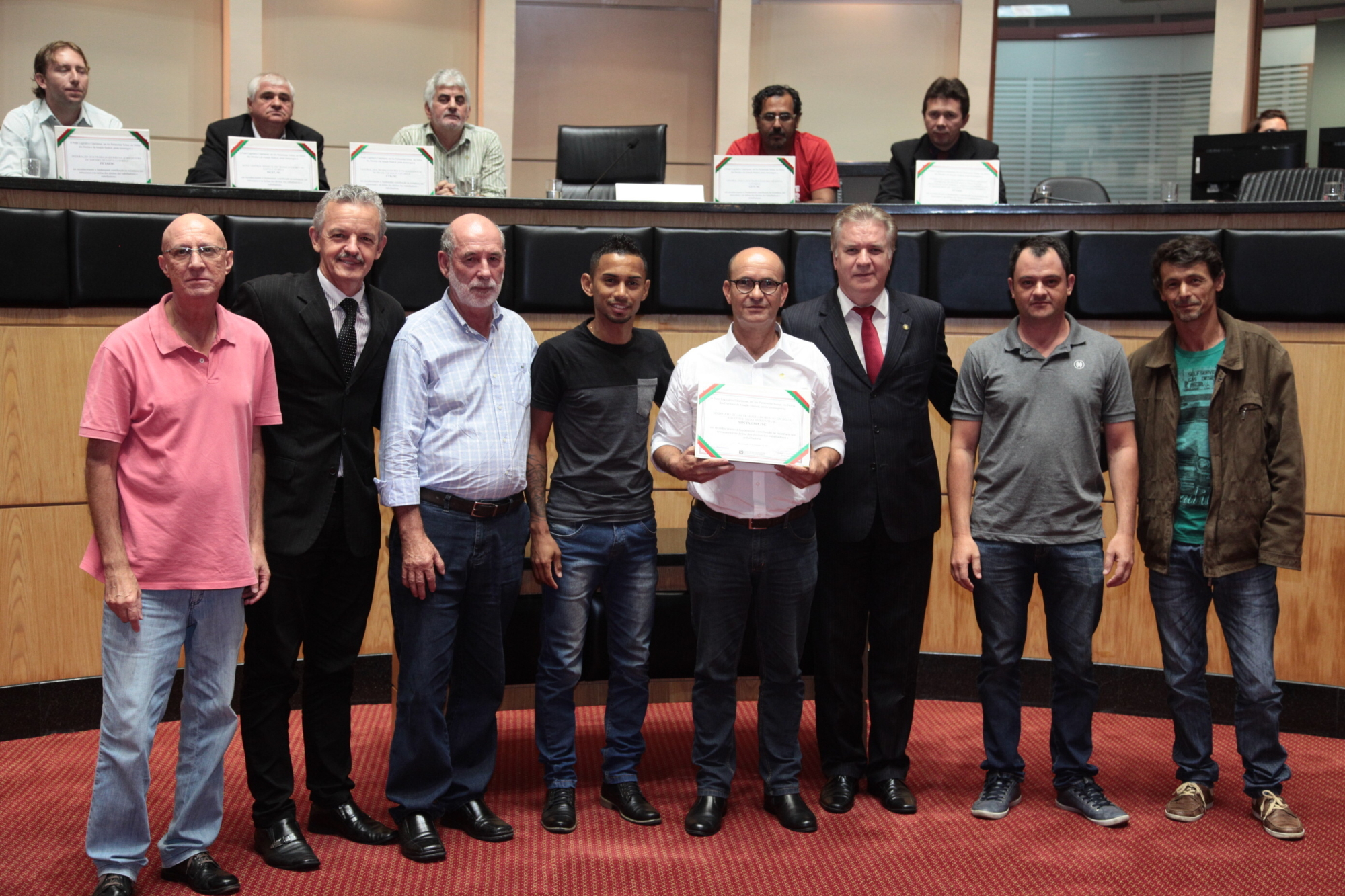 Federações e sindicalistas são homenageados no parlamento