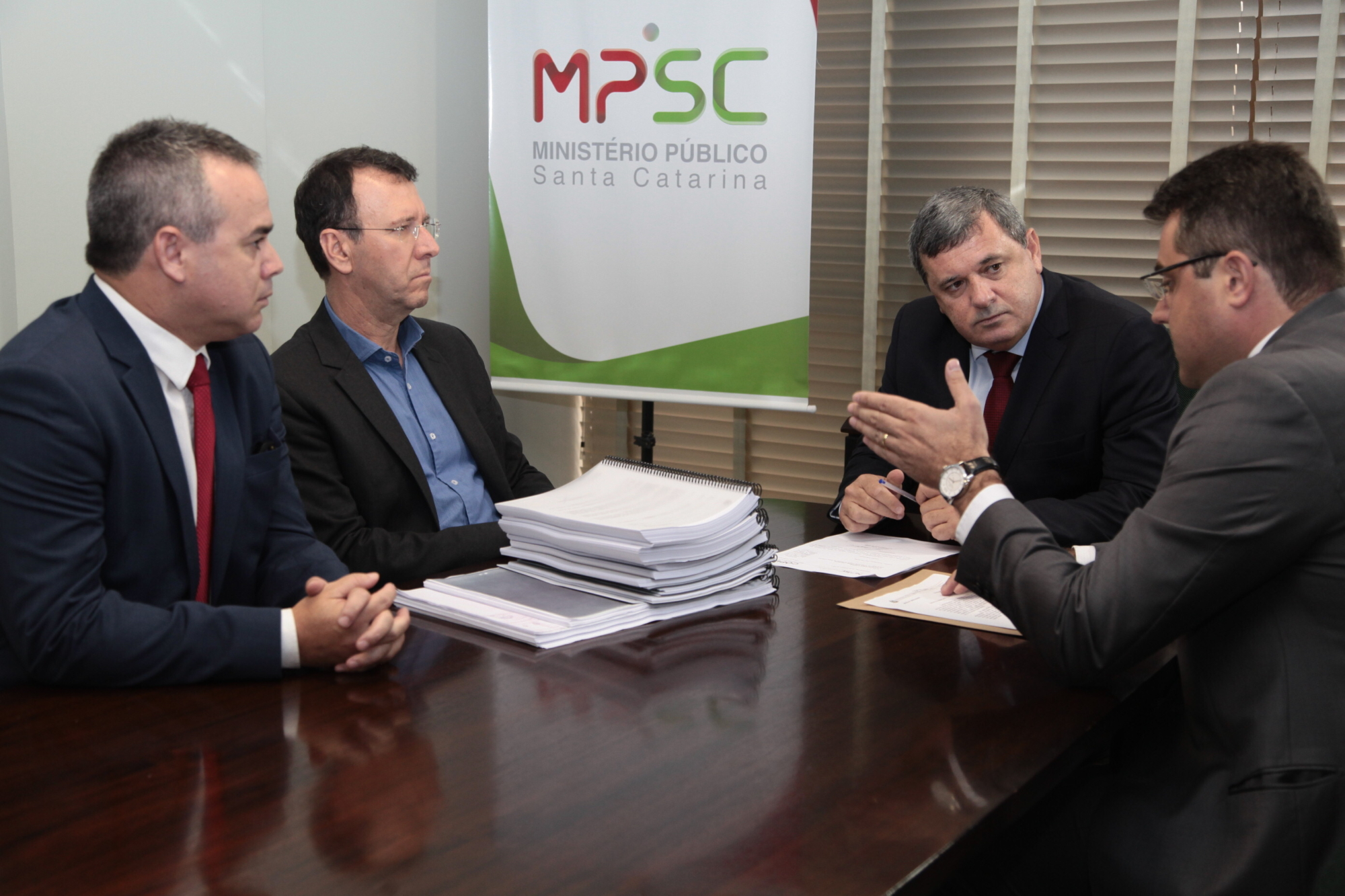 Alesc apresenta ao MP e ao TCE dados sobre compra de imóvel