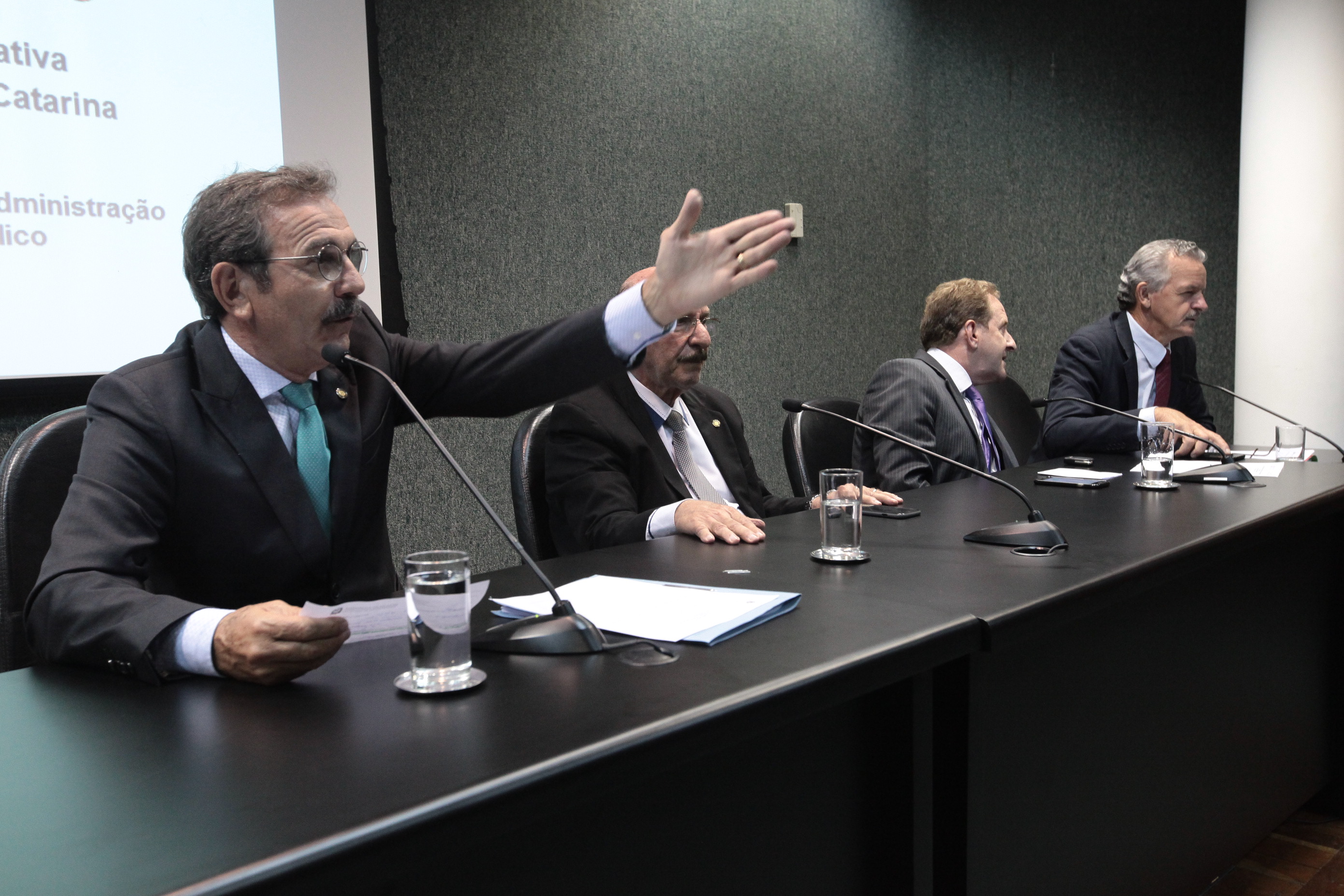 Comissão de Trabalho, Administração e Serviço Público.