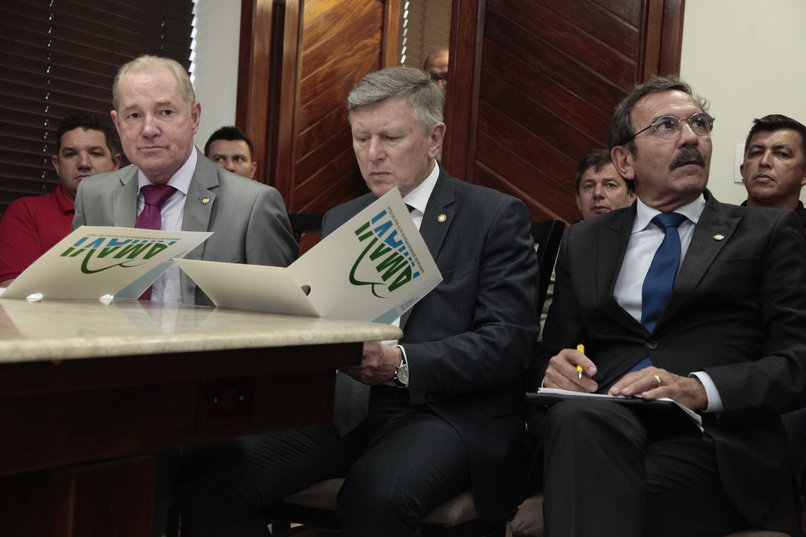 Presidente Aldo Schneider Recebe Prefeitos da AMAVI, Associação dos Municípios do Alto Vale do Itajaí.