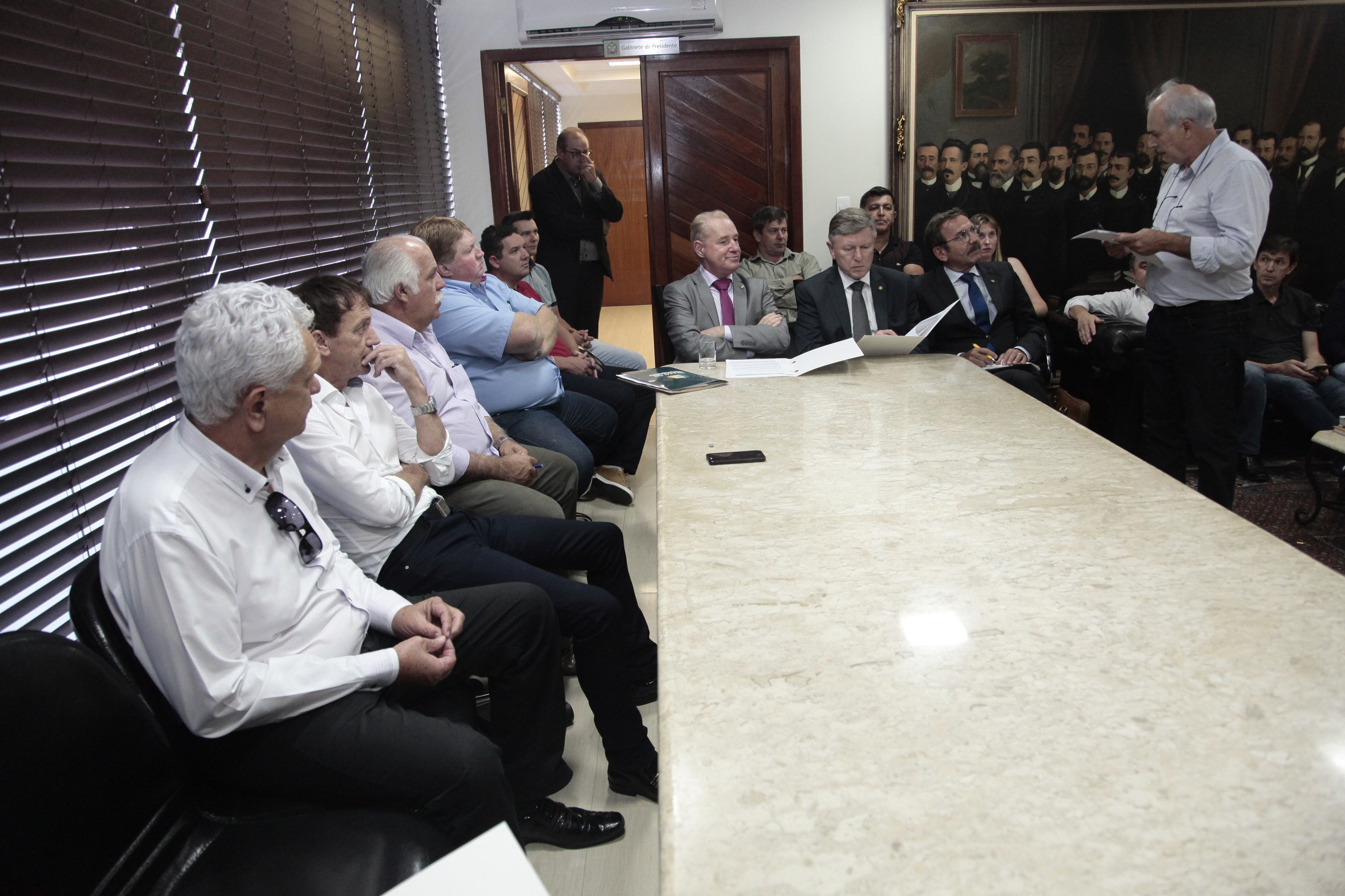 Presidente Aldo Schneider Recebe Prefeitos da AMAVI, Associação dos Municípios do Alto Vale do Itajaí.
