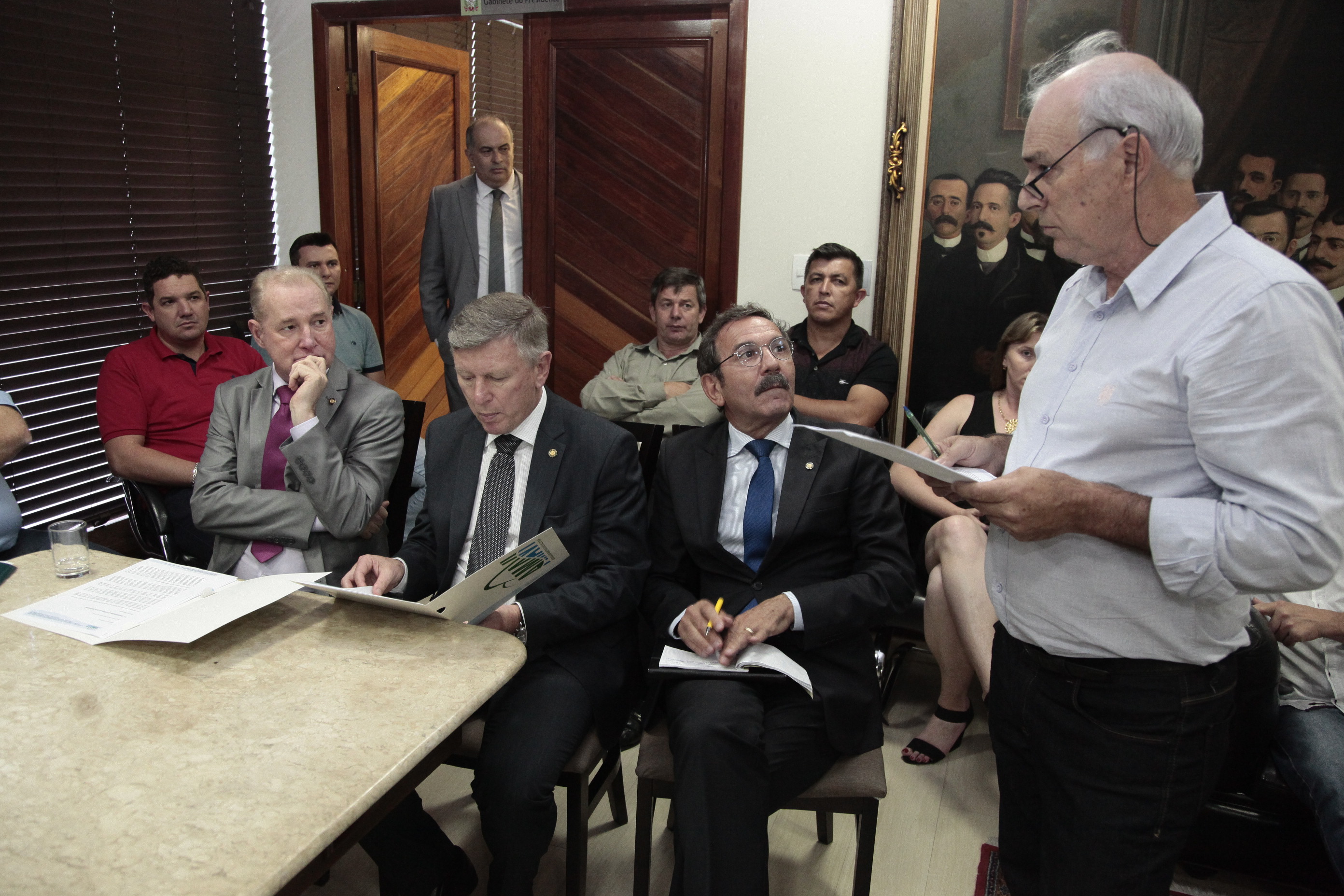 Presidente Aldo Schneider Recebe Prefeitos da AMAVI, Associação dos Municípios do Alto Vale do Itajaí.