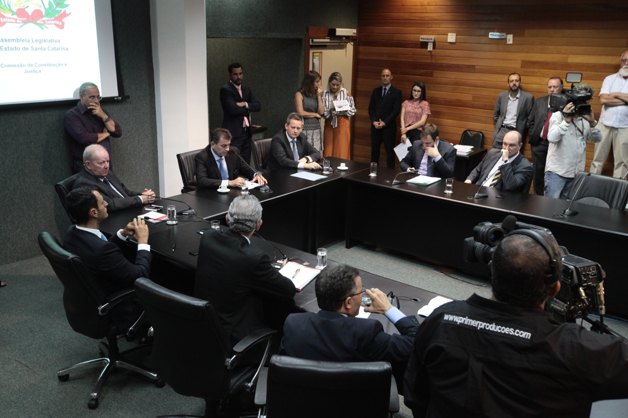 Reajuste do salário mínimo regional é aprovado pela CCJ
