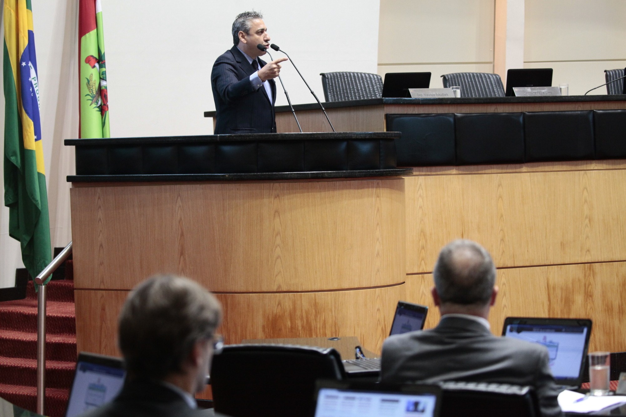 Pronunciamentos dos deputados na sessão desta quinta (15)