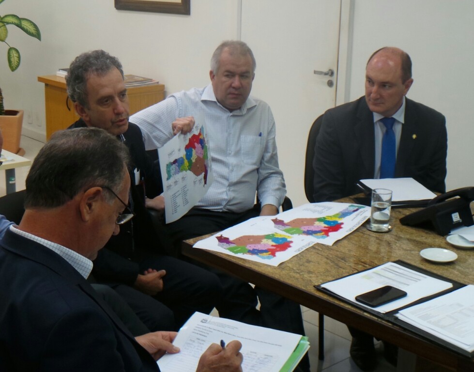Mauro De Nadal acompanha situação de servidores das ADRs desativadas