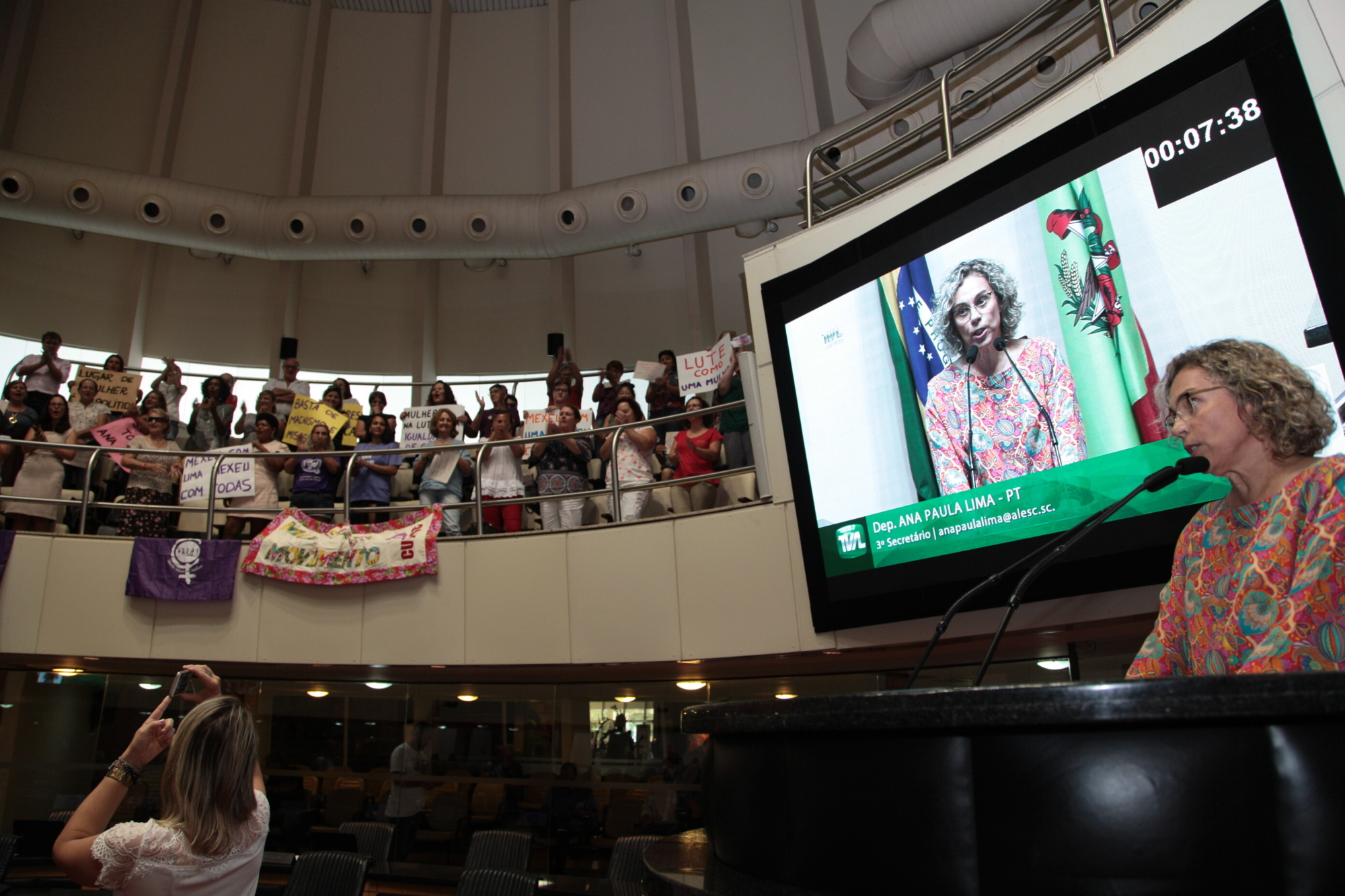 Críticas a vetos e solidariedade marcam sessão desta terça-feira (27)
