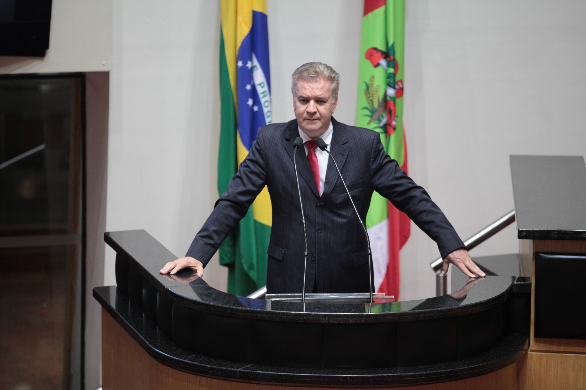 Projeto de lei quer assegurar direito à merenda para professores e servidores