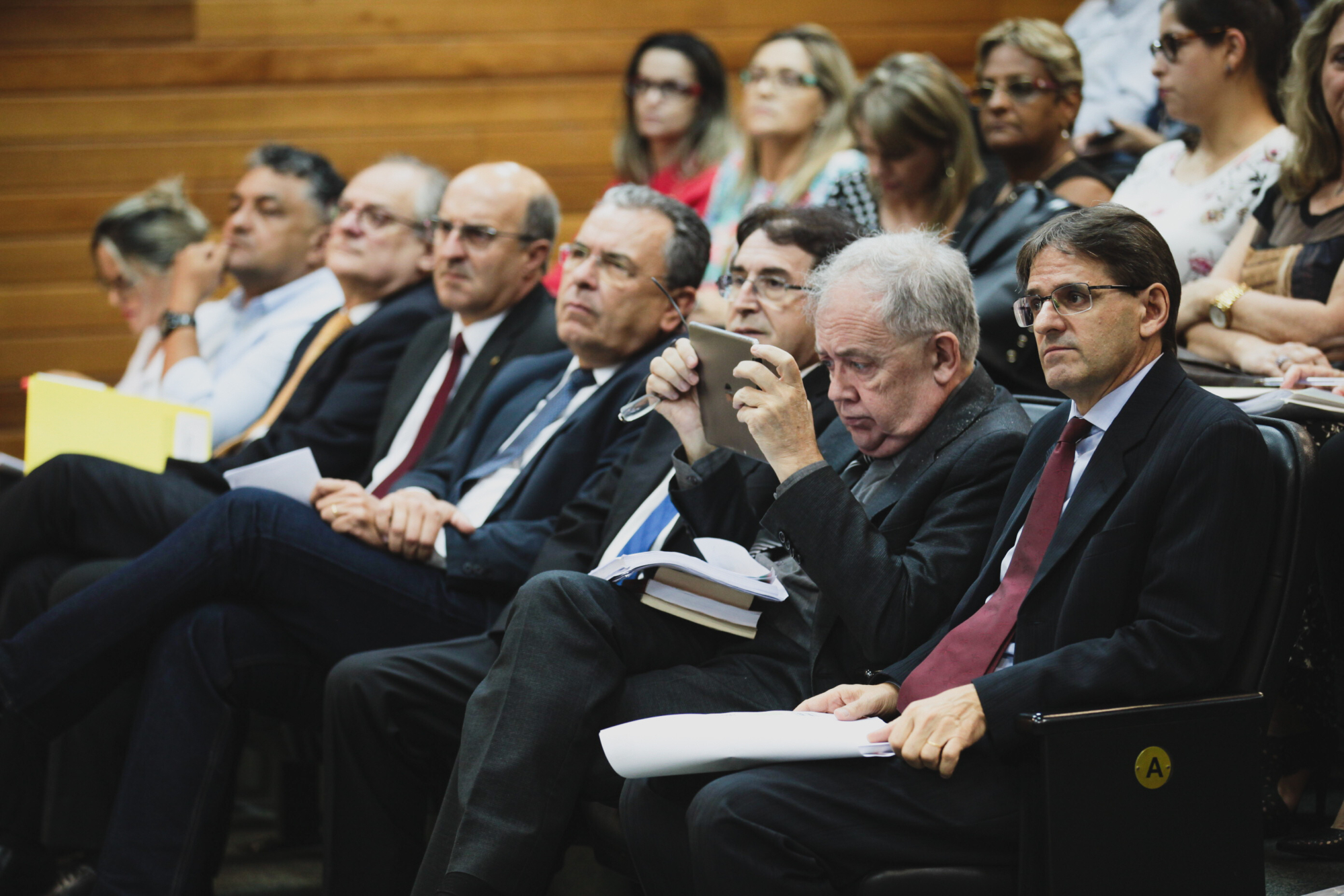 Parlamentares acompanharam a explanação do secretário-adjunto de Saúde