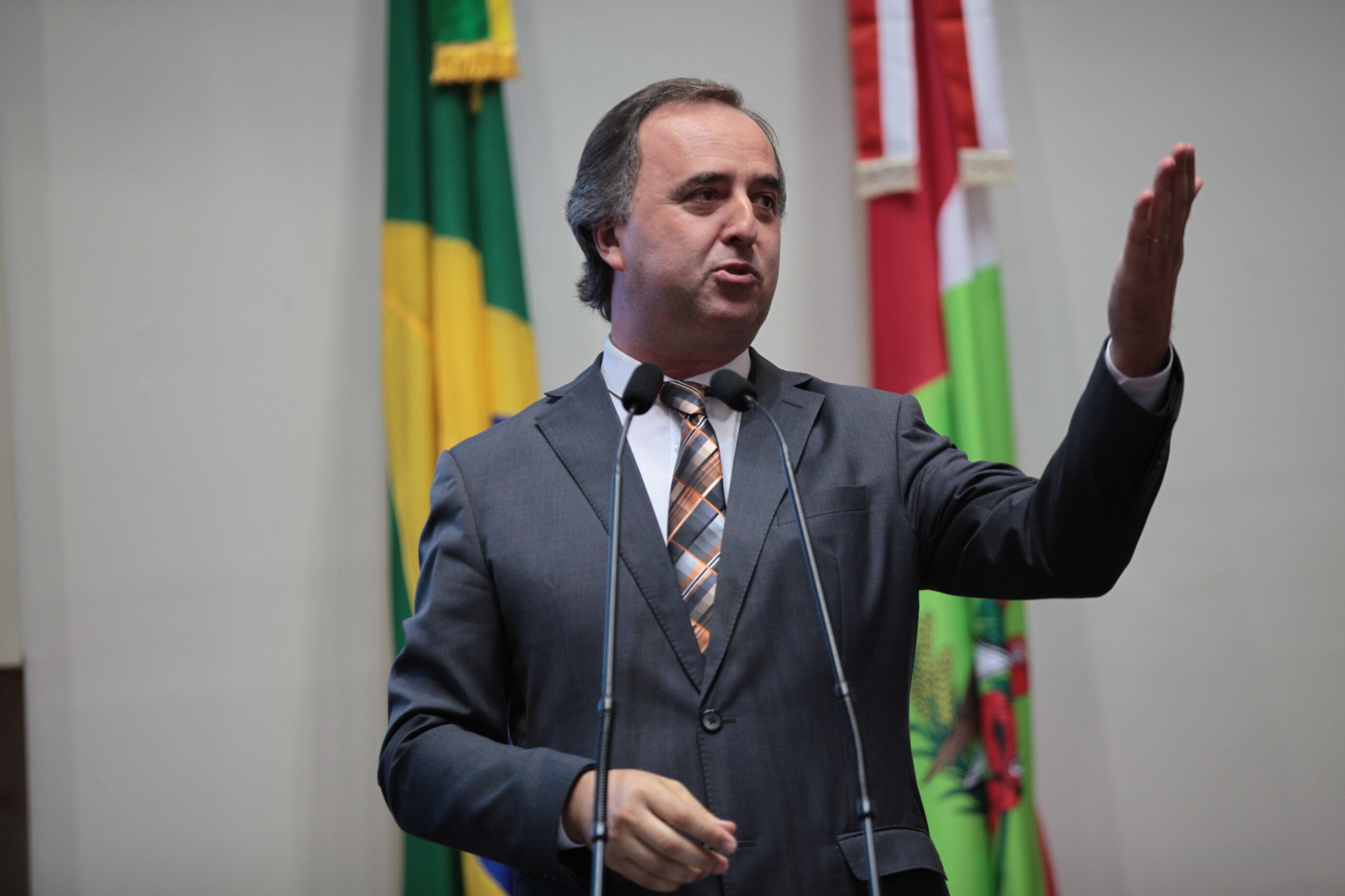 Pronunciamentos dos deputados na sessão desta quarta (14)