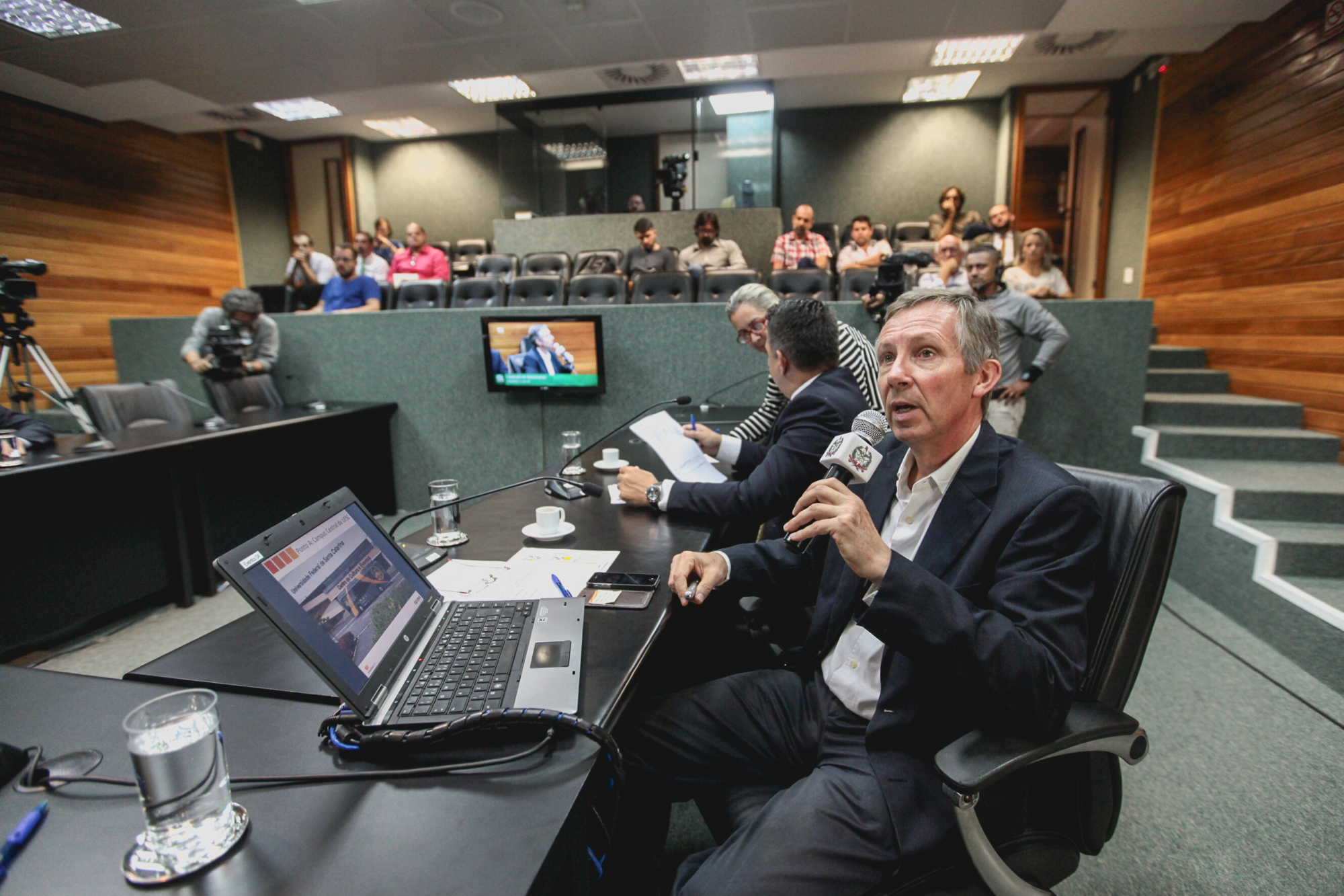 Ônibus elétrico da UFSC é tema de palestra na Comissão de Transportes