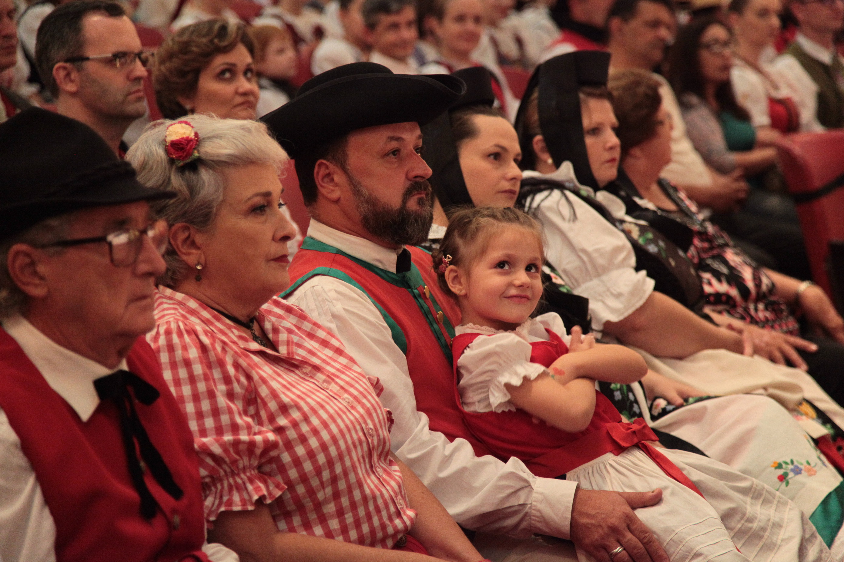 Sessão Solene - Homenagem aos Grupos Folclóricos de Blumenau e Região