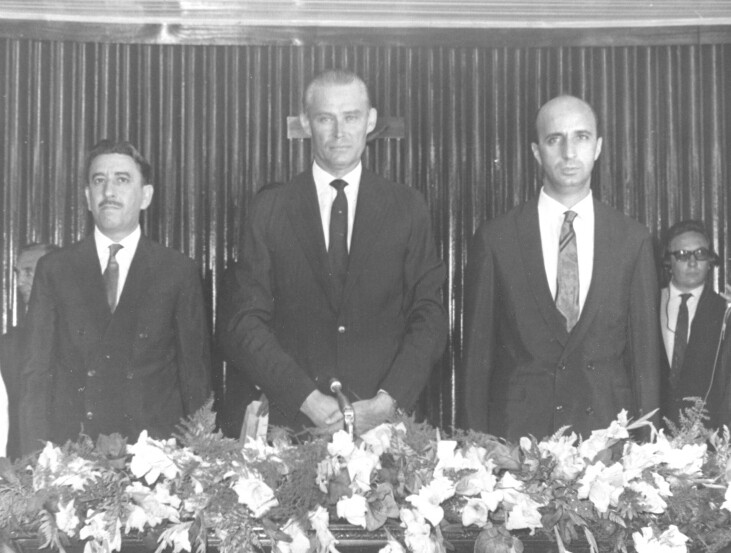 Posse de Ivo Silveira (e) como governador; no centro, o presidente da Alesc, Lecian Slovinski, e à direita, o vice-governador Francisco Dall’Igna