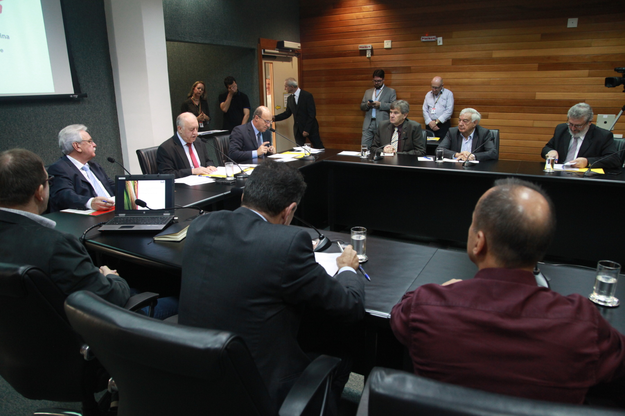 Deputados e entidades debatem alternativas para crise do milho