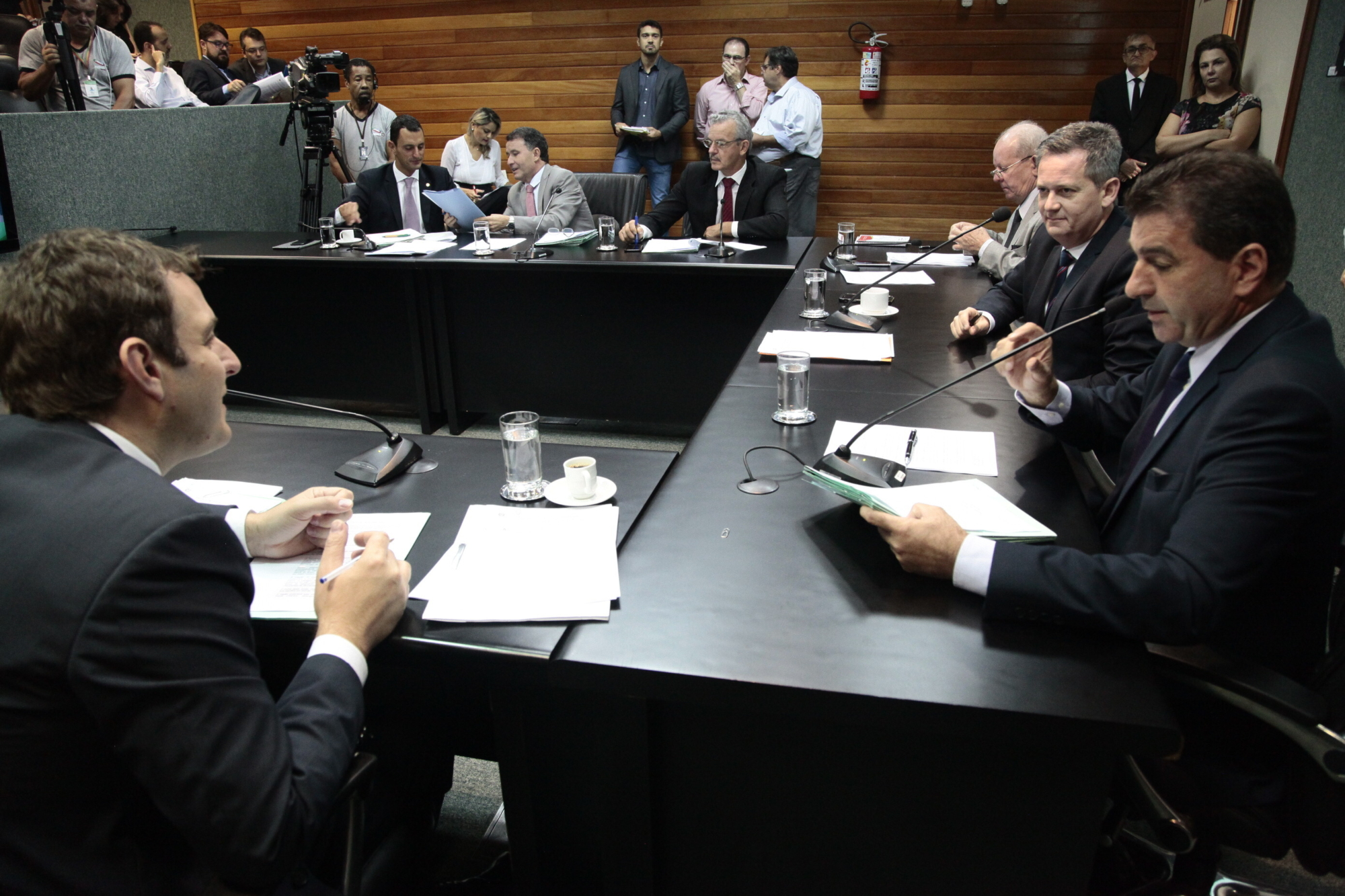 CCJ adia votação de projetos voltados para as mulheres