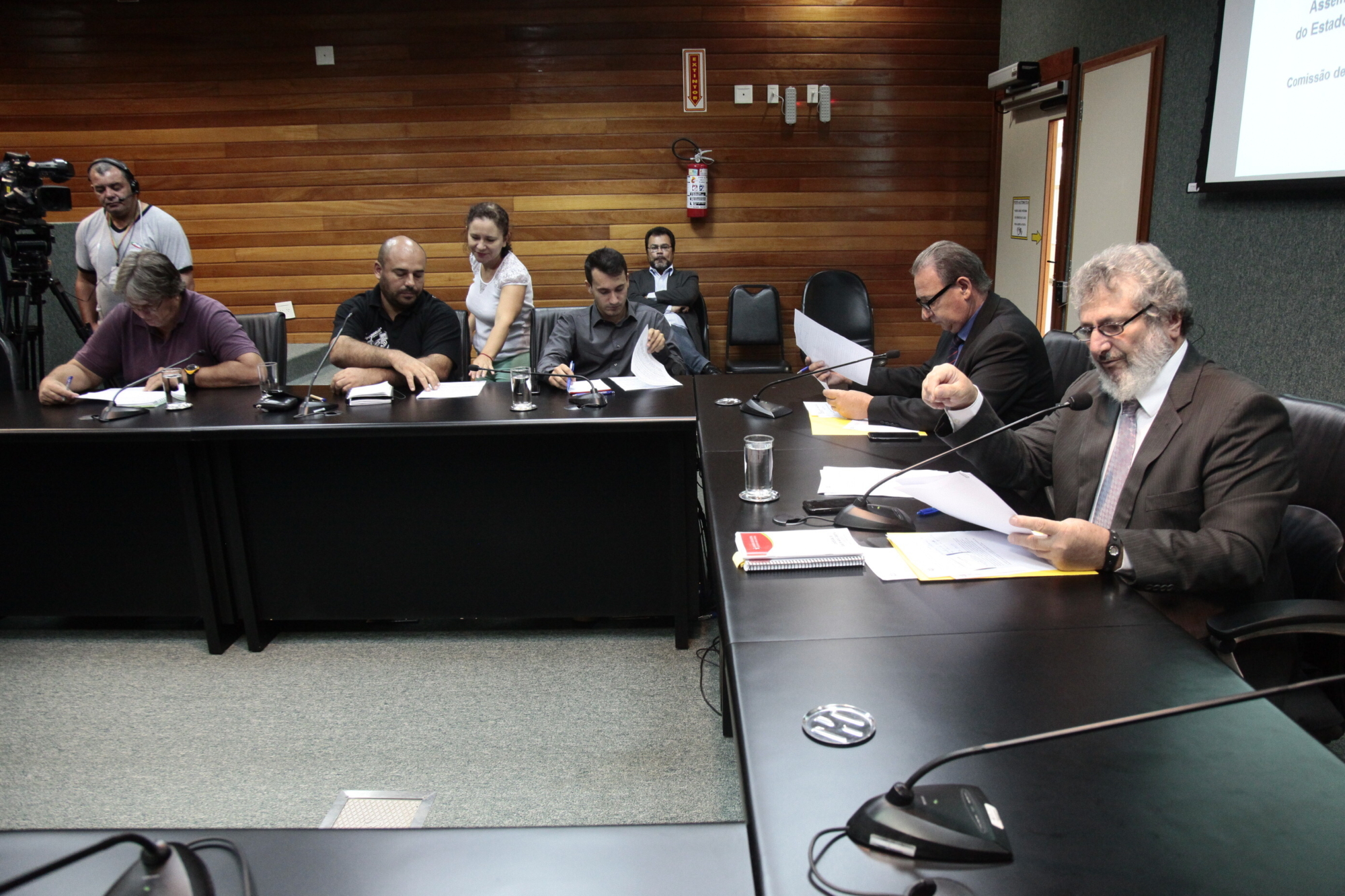 Comissão de Pesca recebe representantes do setor e aprova moções a Brasília