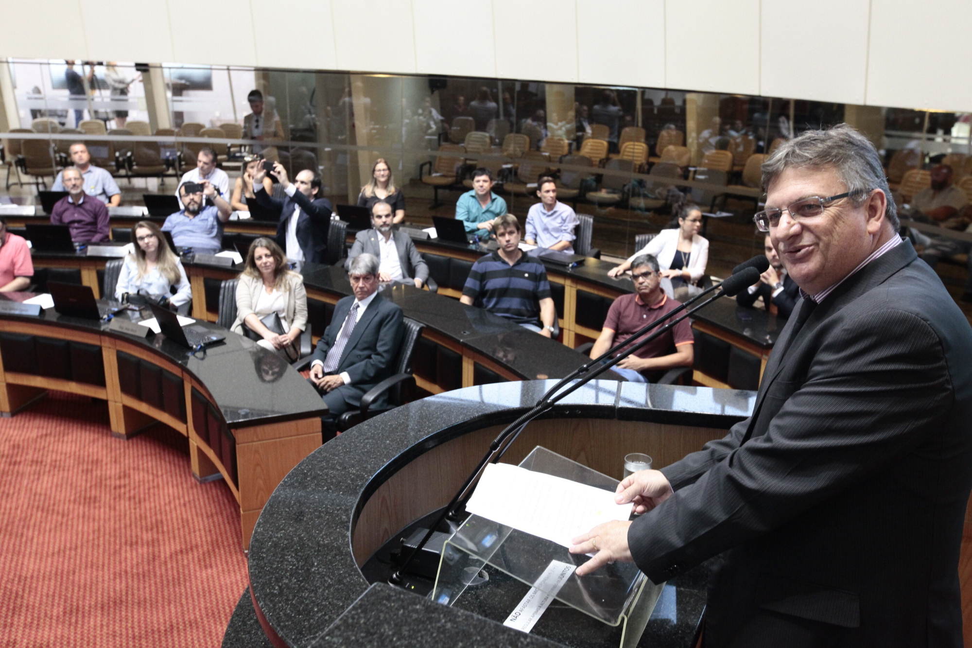 Reitor da Univali de Itajaí recebe homenagem na Assembleia Legislativa